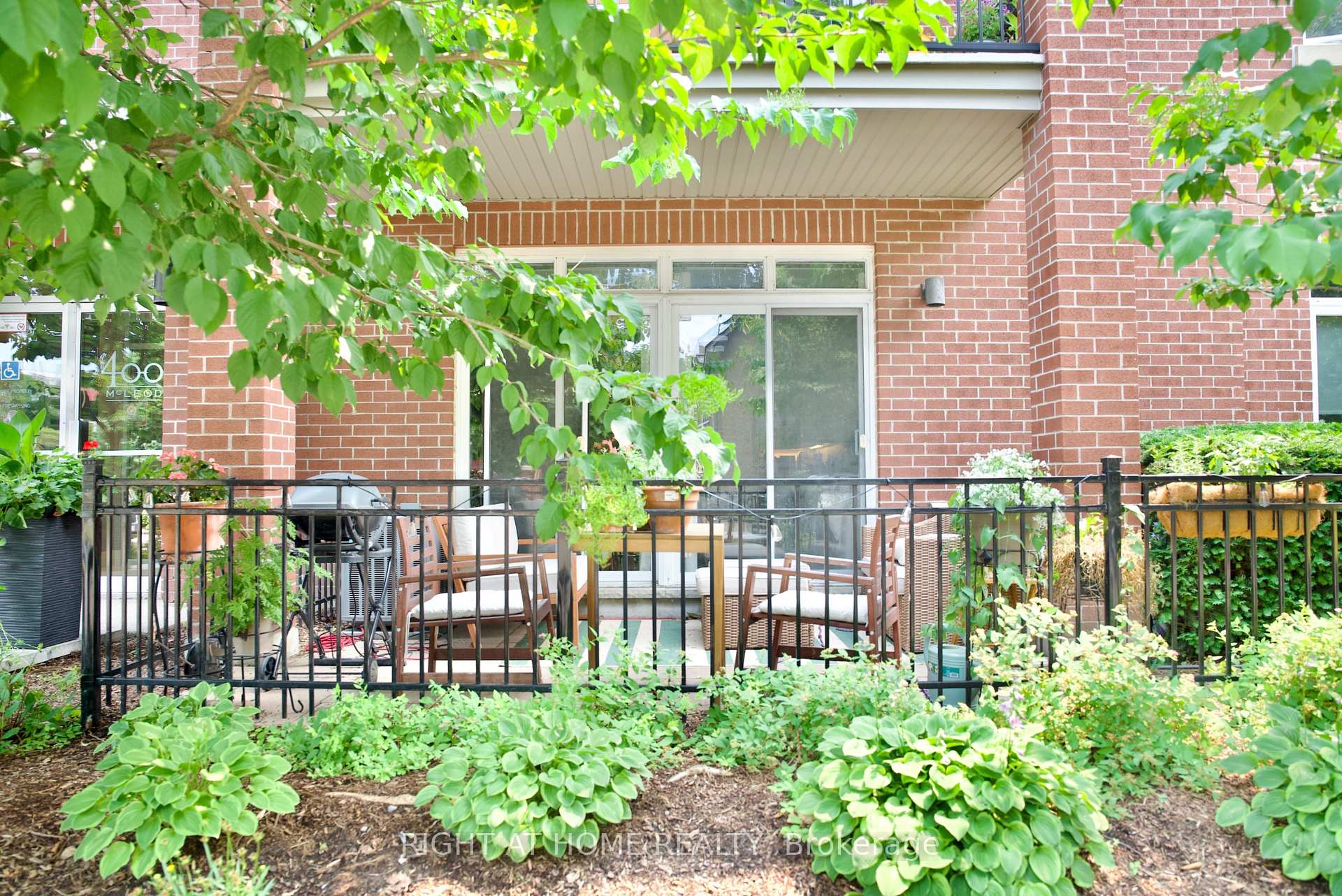 Photo 5 of Unit 109, 400 Mcleod Street, Ottawa, Ottawa Centre — HOMEH
