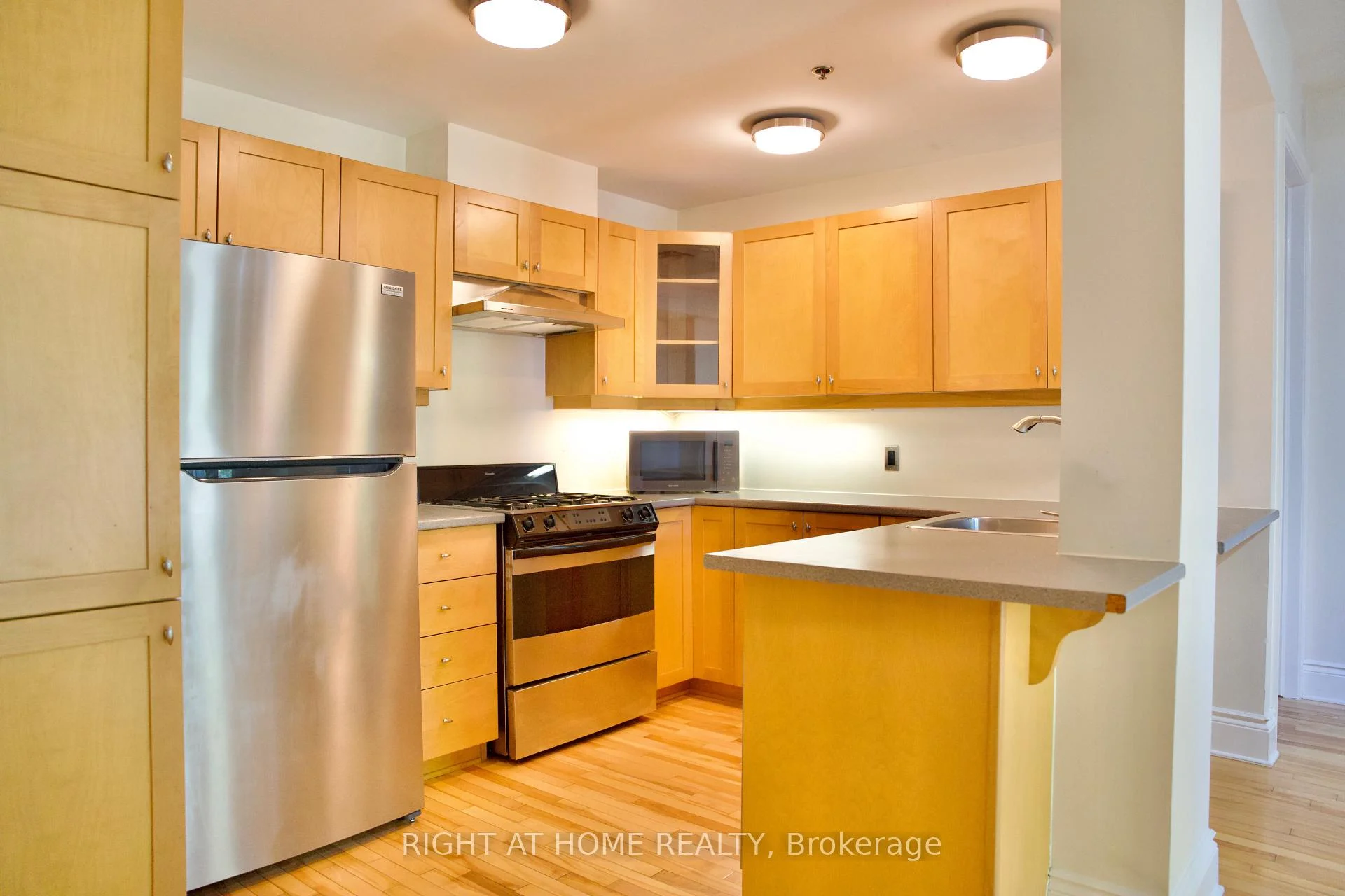 Photo 7 of Unit 109, 400 Mcleod Street, Ottawa, Ottawa Centre — HOMEH