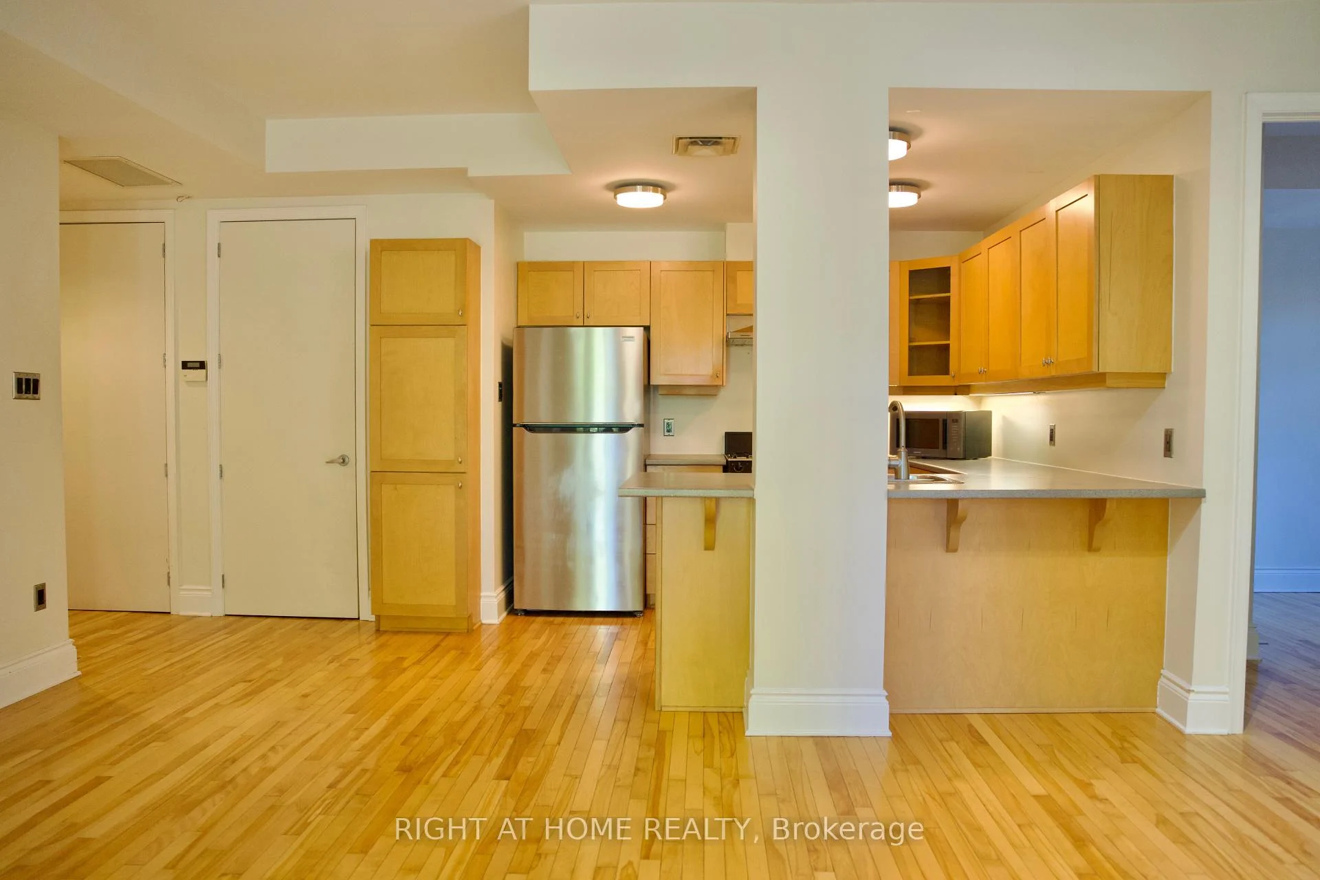 Photo 9 of Unit 109, 400 Mcleod Street, Ottawa, Ottawa Centre — HOMEH