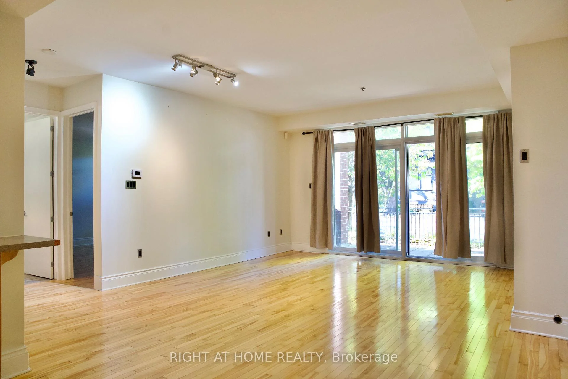 Photo 14 of Unit 109, 400 Mcleod Street, Ottawa, Ottawa Centre — HOMEH