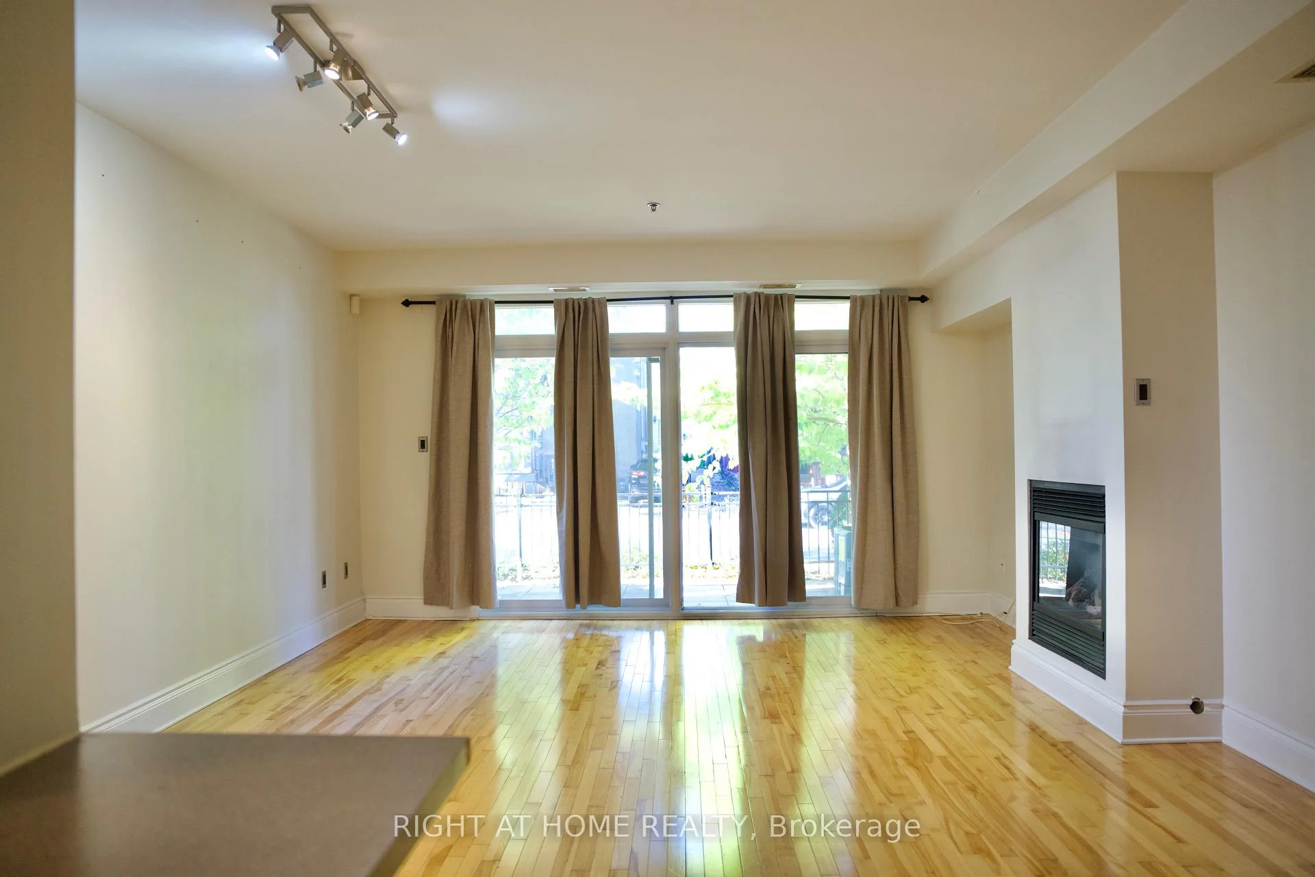 Photo 17 of Unit 109, 400 Mcleod Street, Ottawa, Ottawa Centre — HOMEH