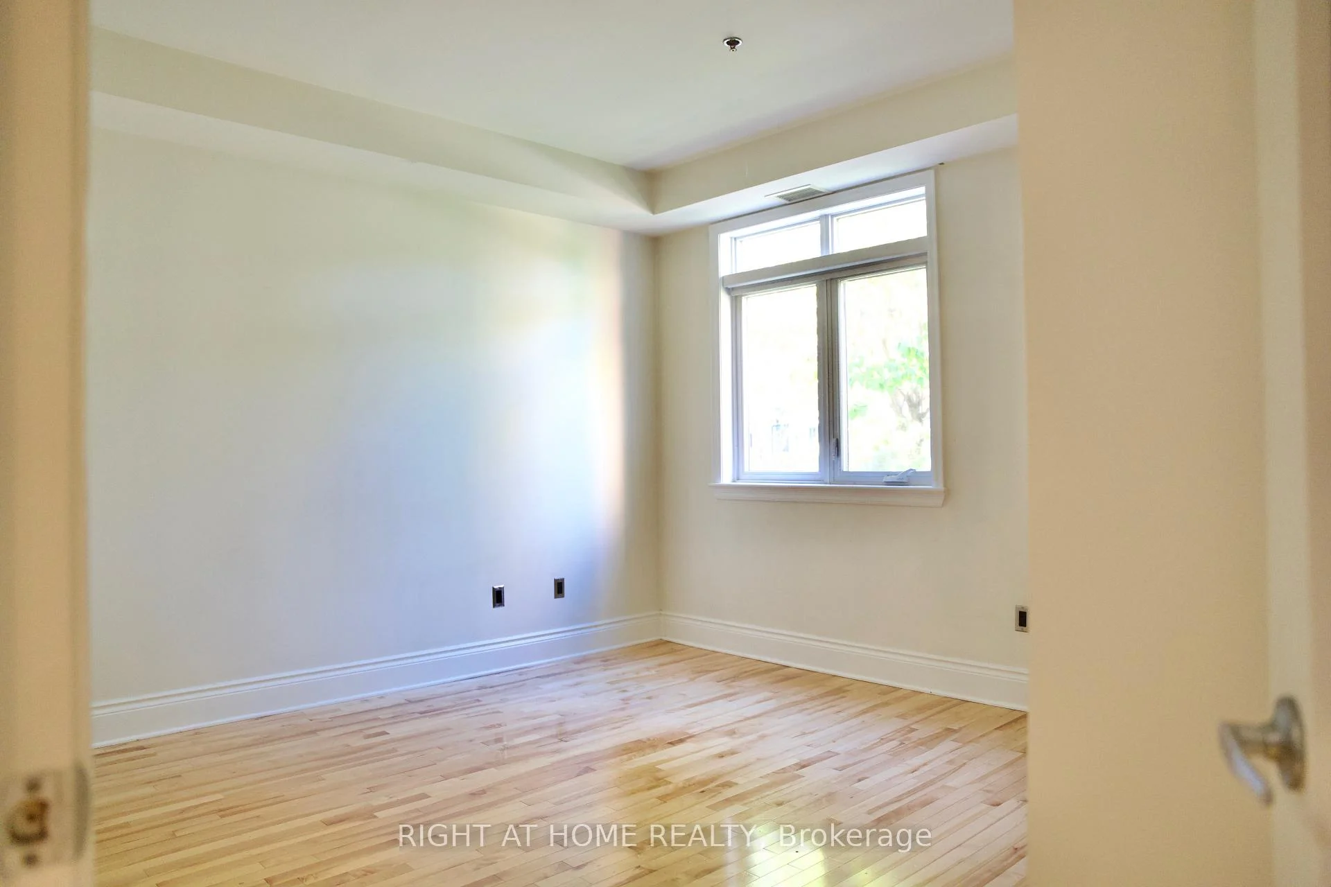 Photo 23 of Unit 109, 400 Mcleod Street, Ottawa, Ottawa Centre — HOMEH