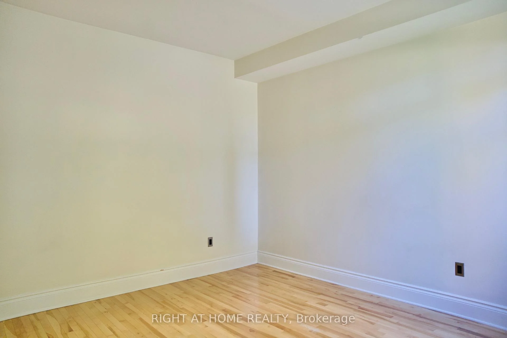 Photo 25 of Unit 109, 400 Mcleod Street, Ottawa, Ottawa Centre — HOMEH