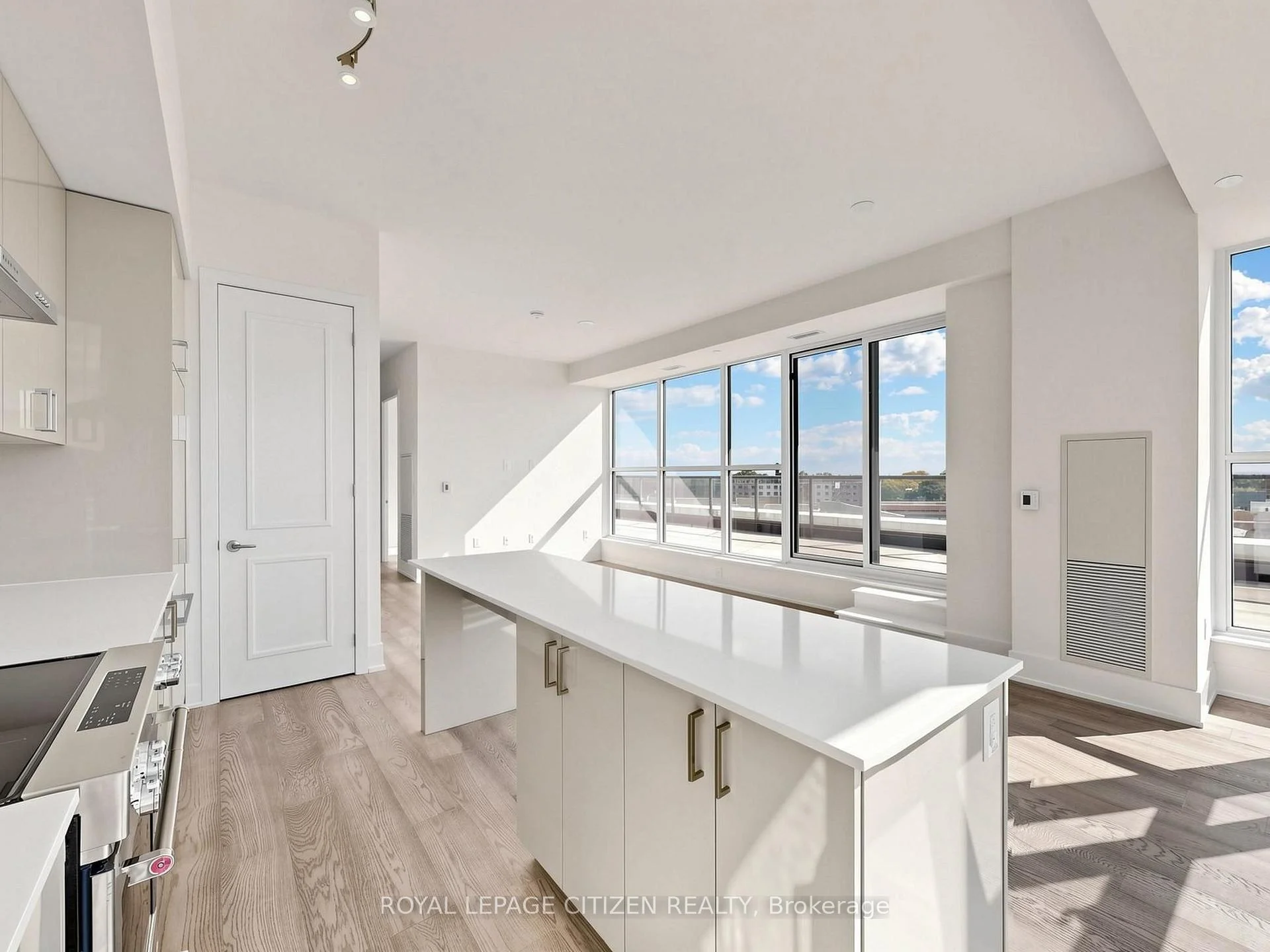 Photo 32 of Unit 707, 1063 Douglas Mccurdy Comm, Mississauga, Lakeview — HOMEH