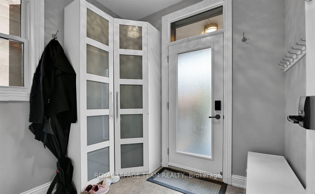 Photo 3 of Unit Unit 1, 212 Flora Street, Ottawa, Ottawa Centre — HOMEH