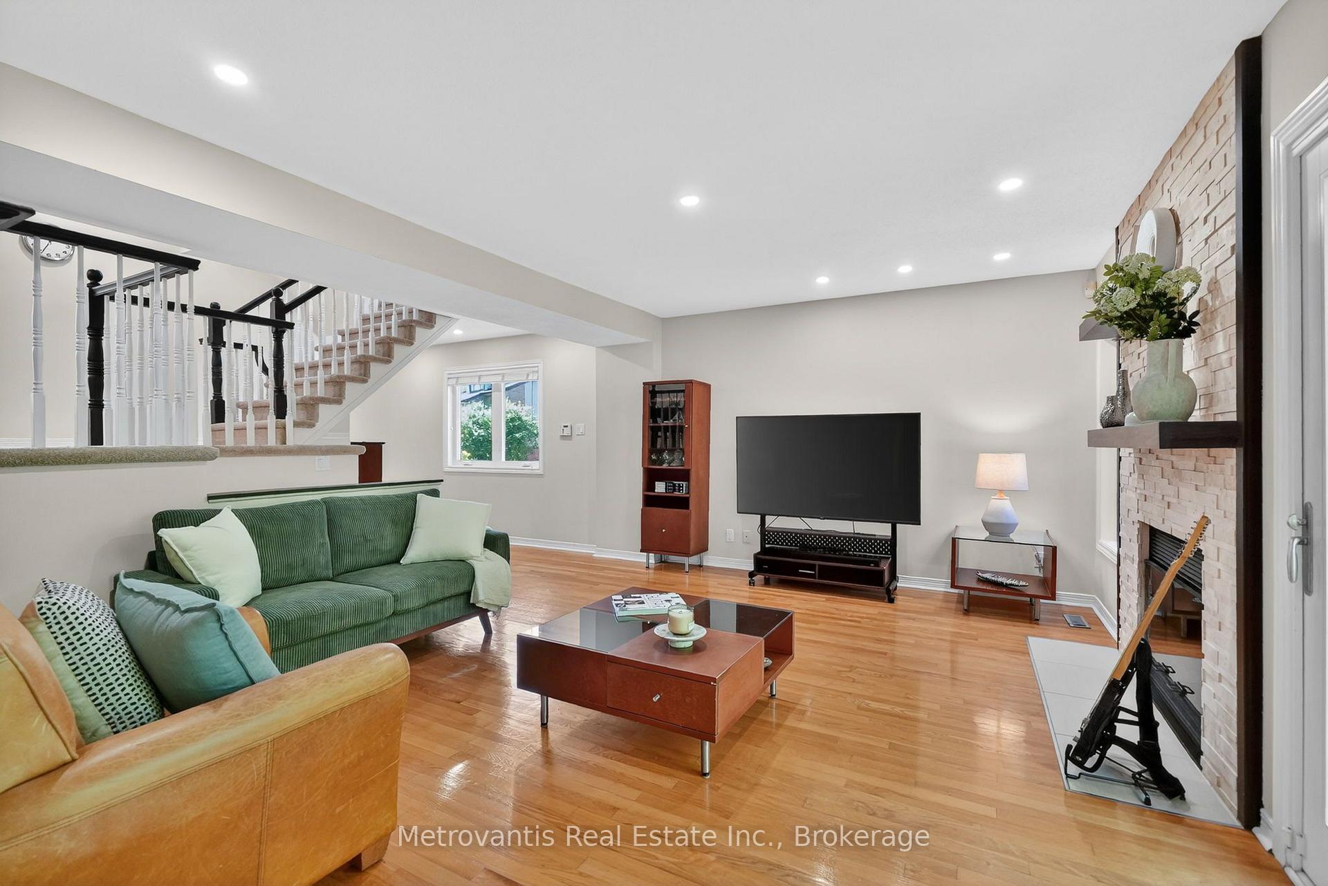Photo 8 of 89 Dunbarton Court, Ottawa, Cardinal Glen — HOMEH