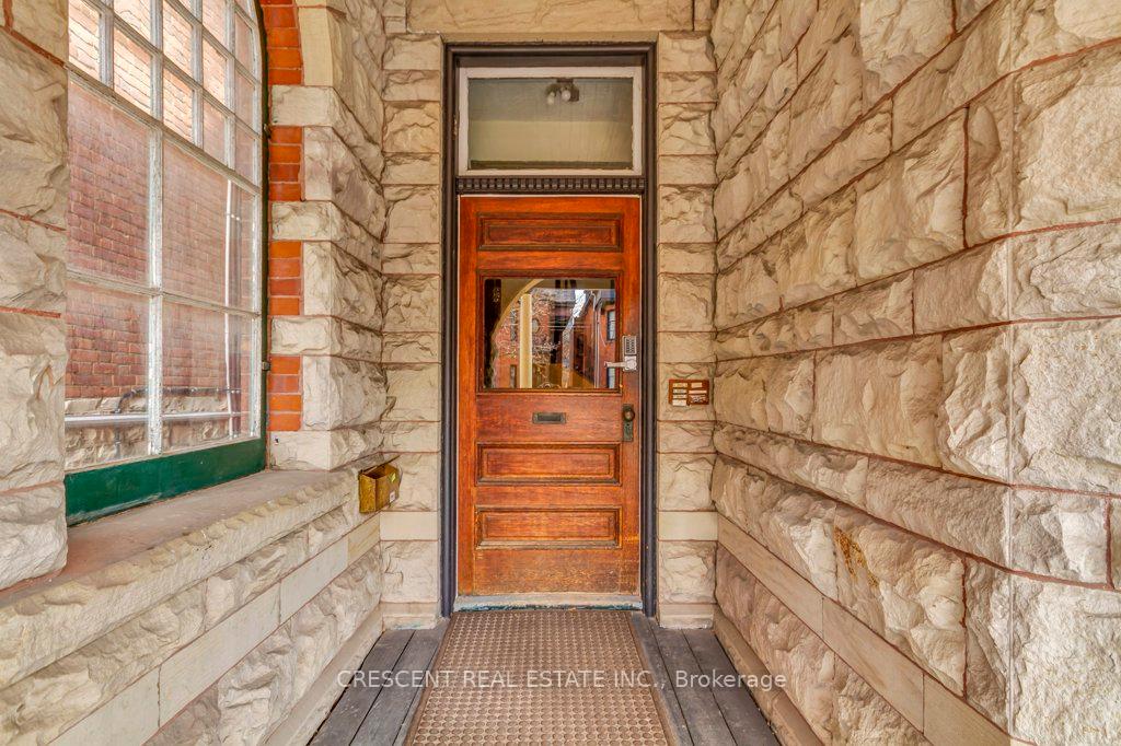 Photo 6 of Unit Lower, 83 Madison Avenue, Toronto, The Annex — HOMEH