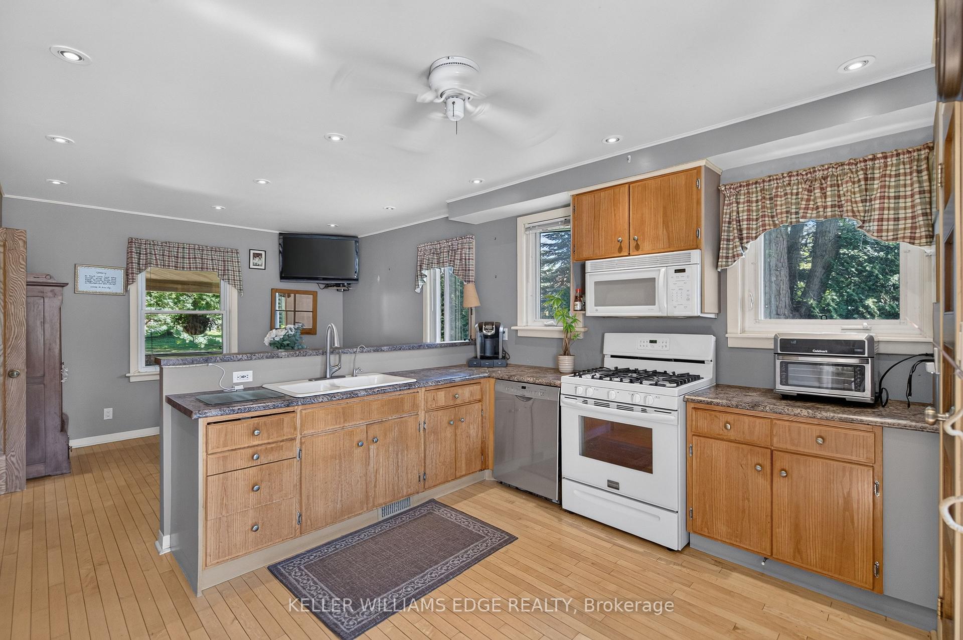 Photo 23 of 162 5TH Concession Road E, Hamilton, Rural Flamborough — HOMEH