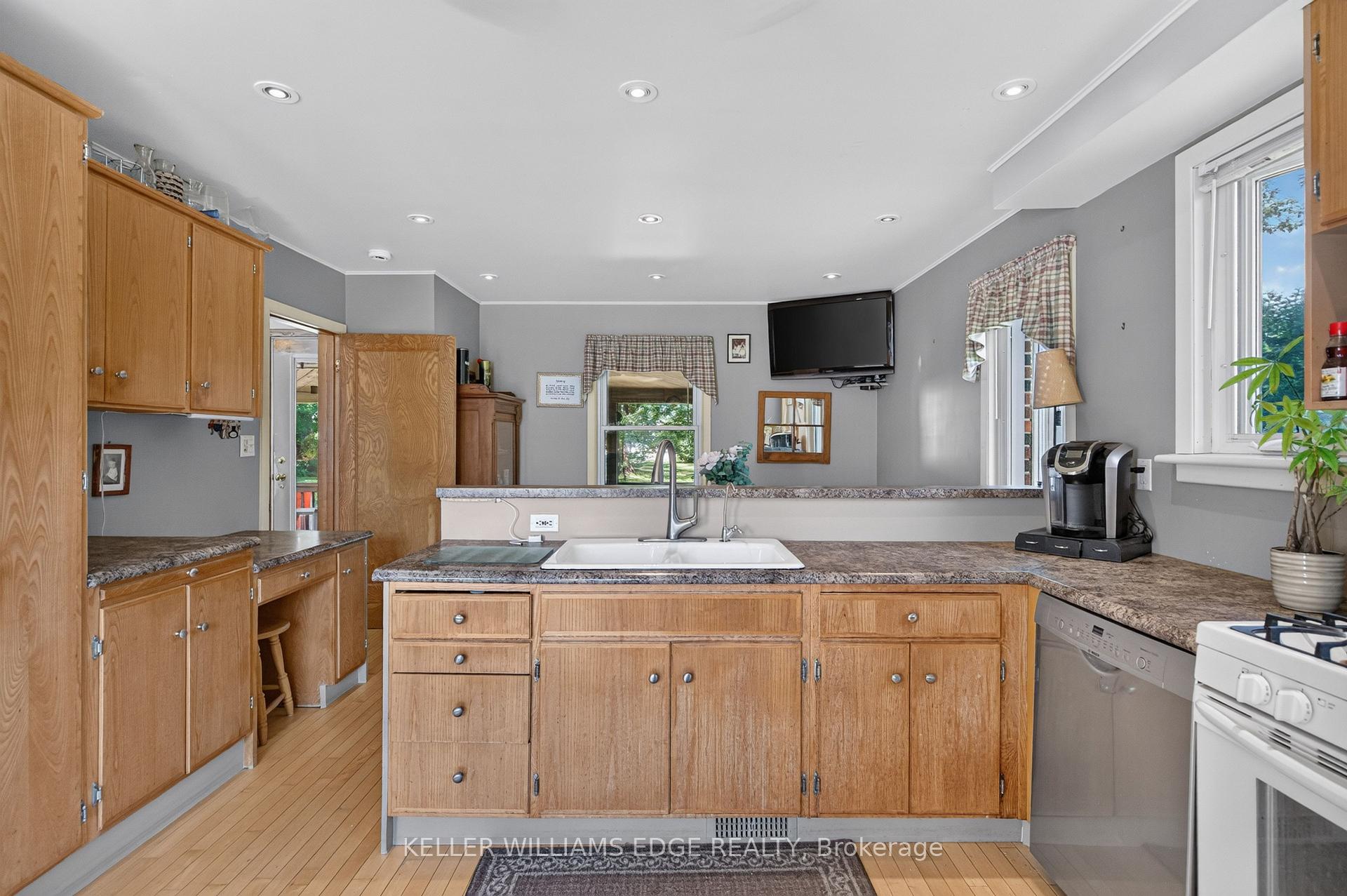 Photo 25 of 162 5TH Concession Road E, Hamilton, Rural Flamborough — HOMEH