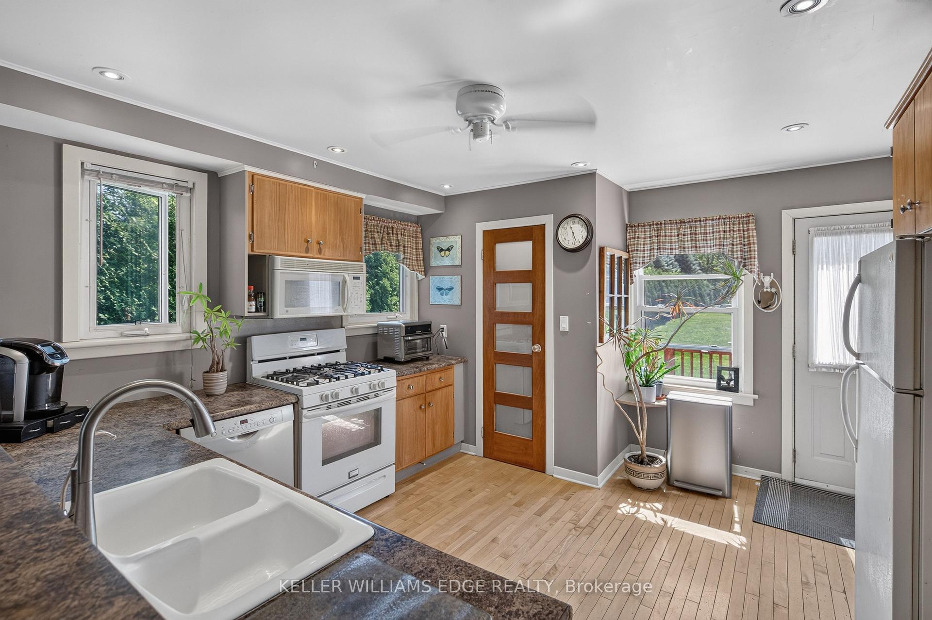 Photo 22 of 162 5TH Concession Road E, Hamilton, Rural Flamborough — HOMEH