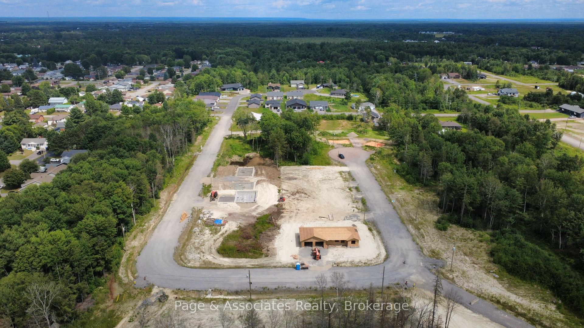 Photo 4 of 48 Brianne Court, West Nipissing, Sturgeon Falls — HOMEH
