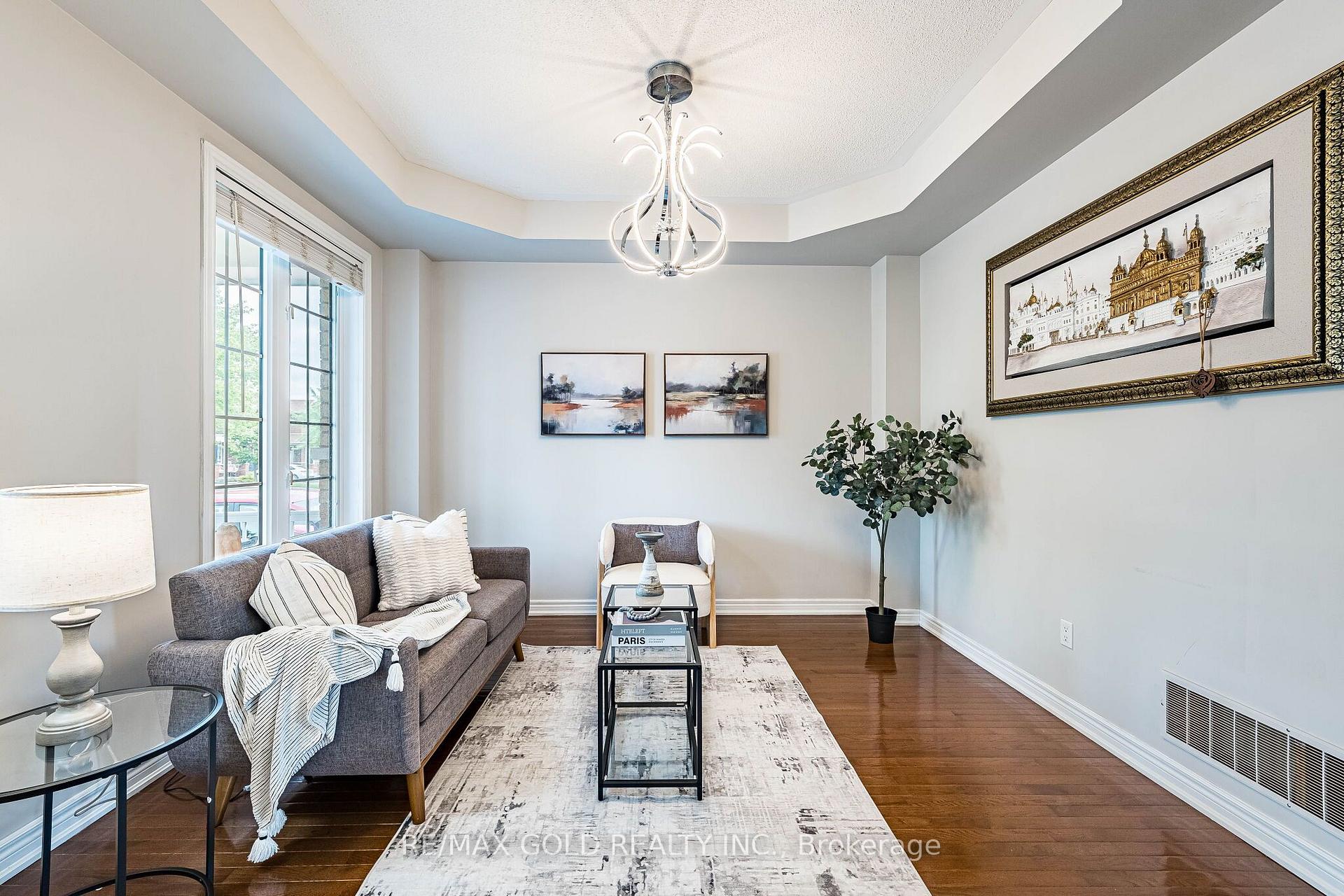 Photo 6 of 52 Moldovan Drive, Brampton, Sandringham-Wellington — HOMEH