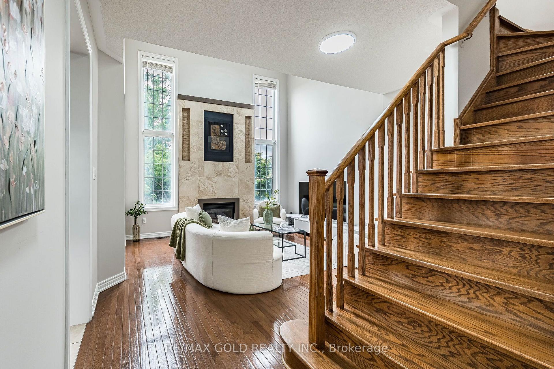 Photo 10 of 52 Moldovan Drive, Brampton, Sandringham-Wellington — HOMEH