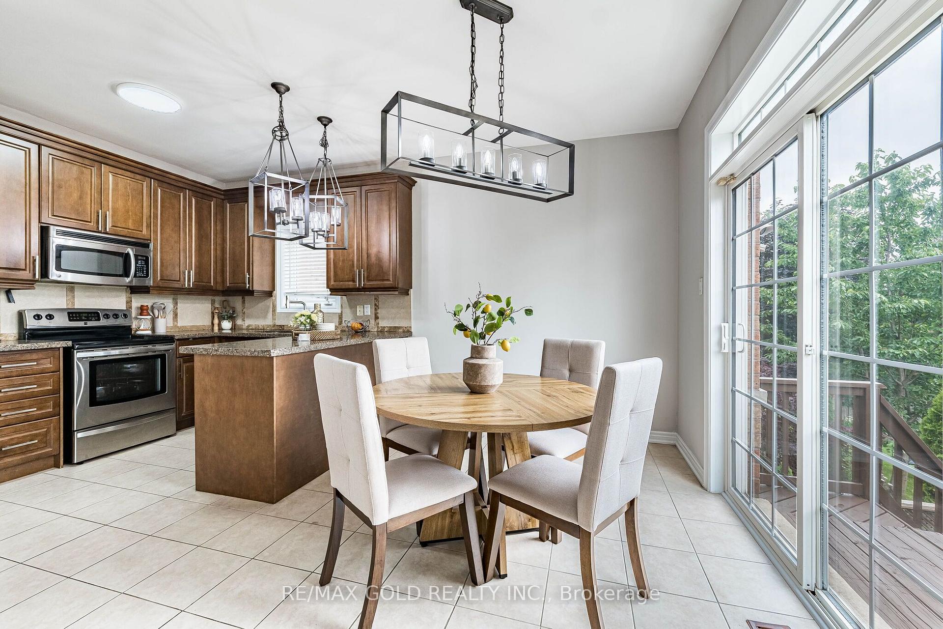Photo 16 of 52 Moldovan Drive, Brampton, Sandringham-Wellington — HOMEH