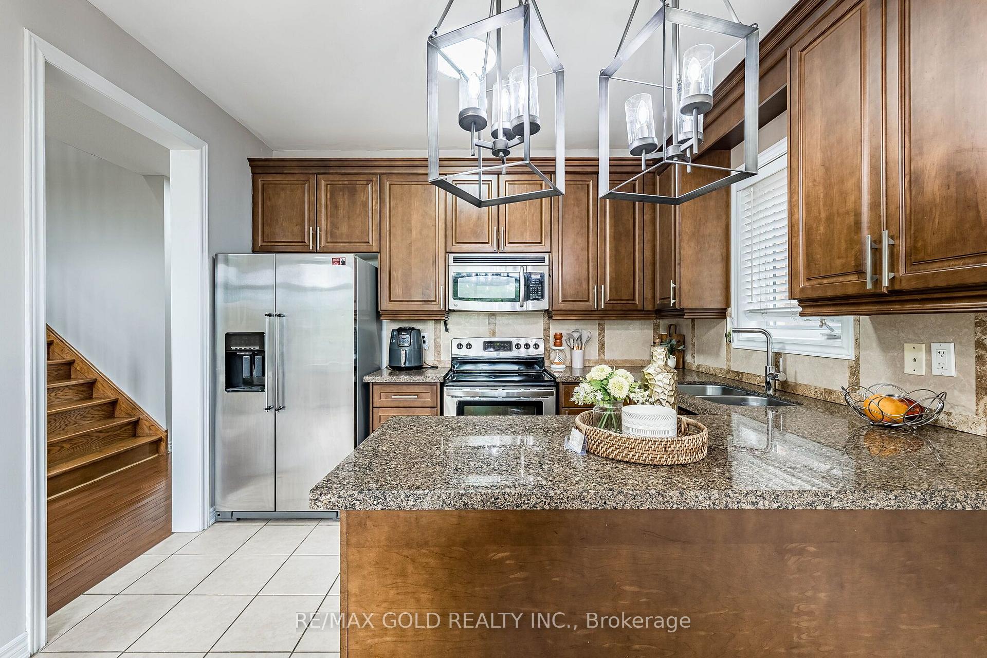 Photo 17 of 52 Moldovan Drive, Brampton, Sandringham-Wellington — HOMEH