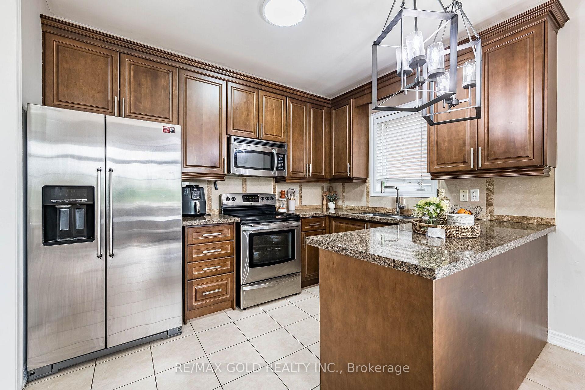 Photo 18 of 52 Moldovan Drive, Brampton, Sandringham-Wellington — HOMEH