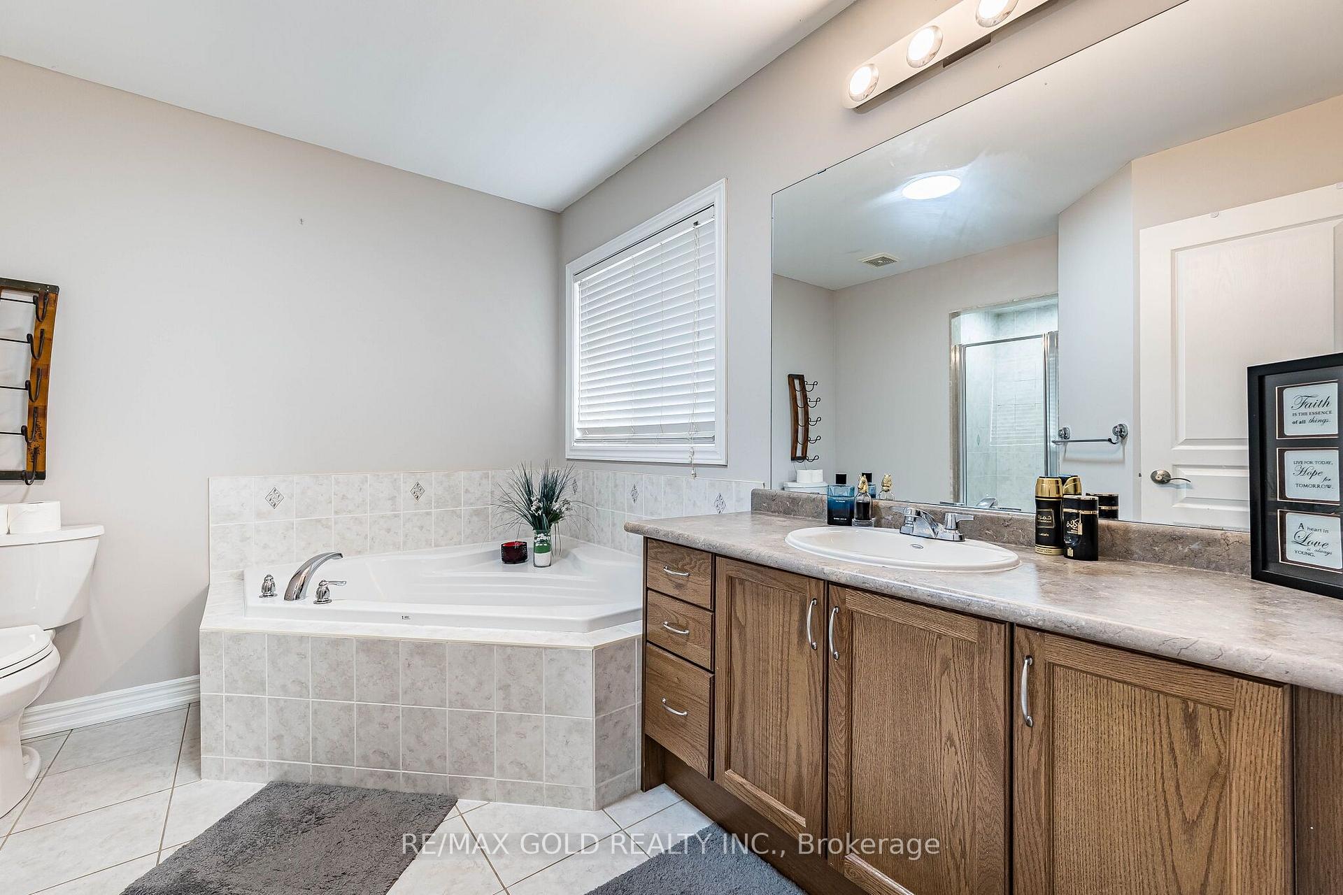 Photo 25 of 52 Moldovan Drive, Brampton, Sandringham-Wellington — HOMEH