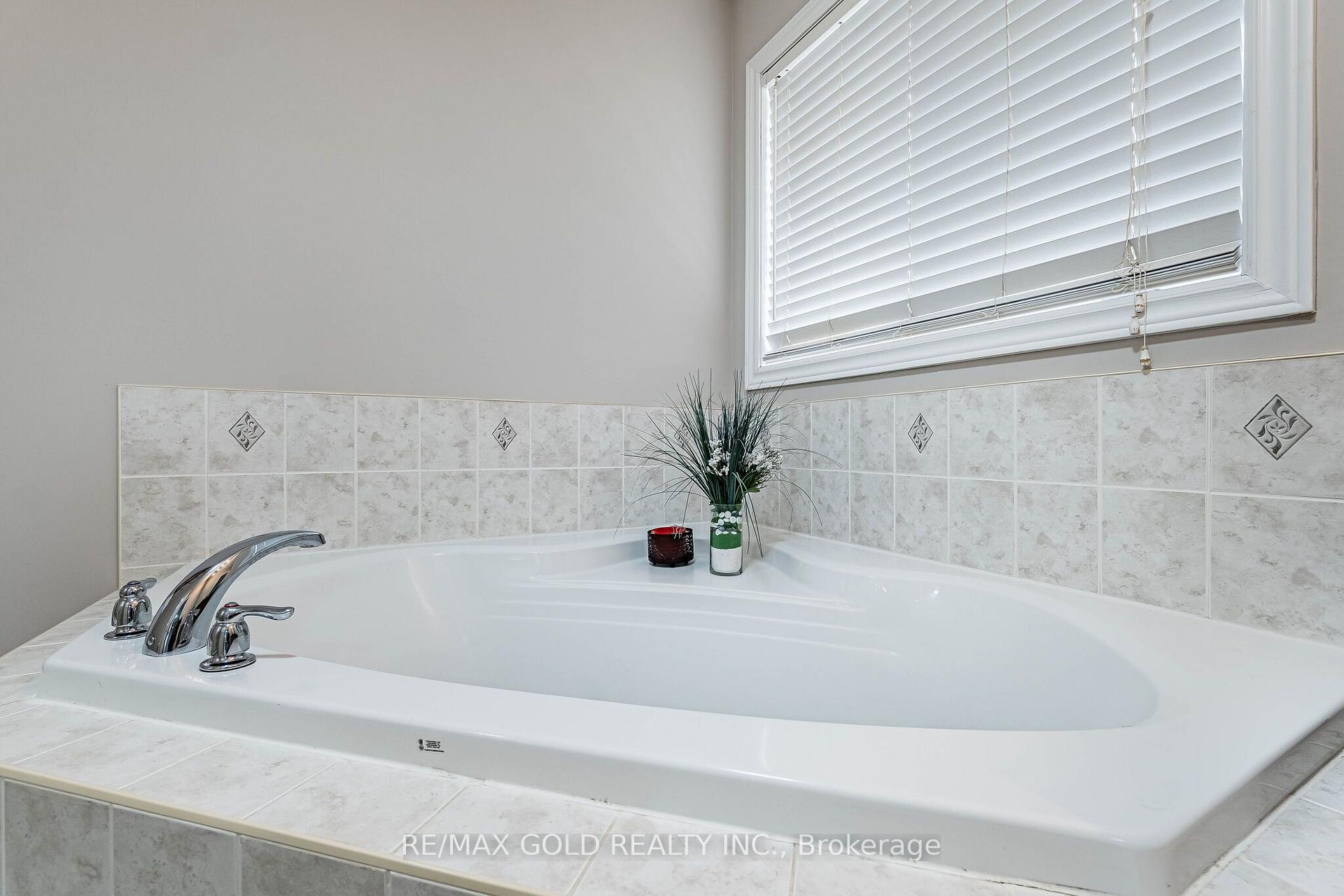 Photo 27 of 52 Moldovan Drive, Brampton, Sandringham-Wellington — HOMEH