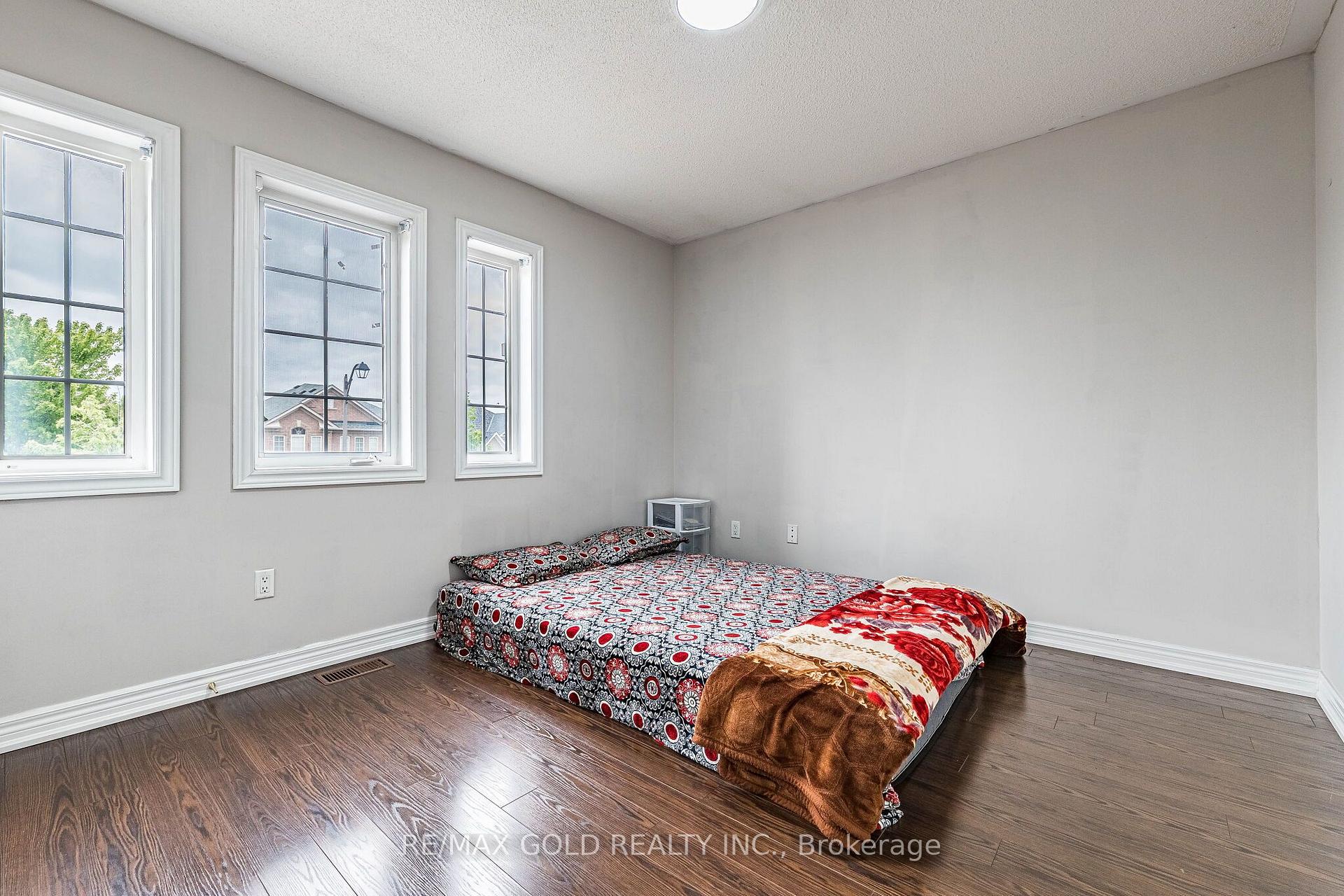 Photo 30 of 52 Moldovan Drive, Brampton, Sandringham-Wellington — HOMEH