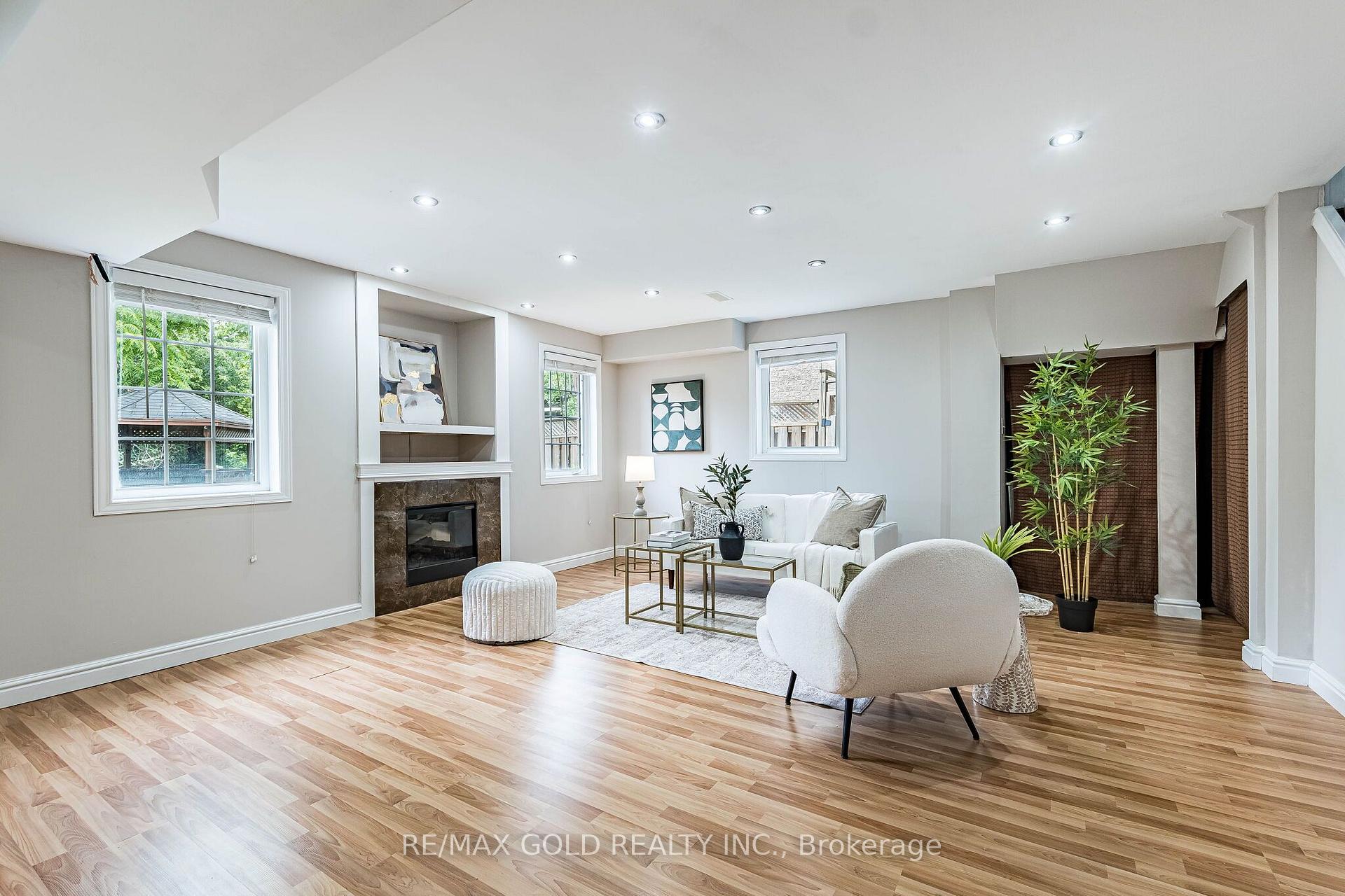 Photo 34 of 52 Moldovan Drive, Brampton, Sandringham-Wellington — HOMEH