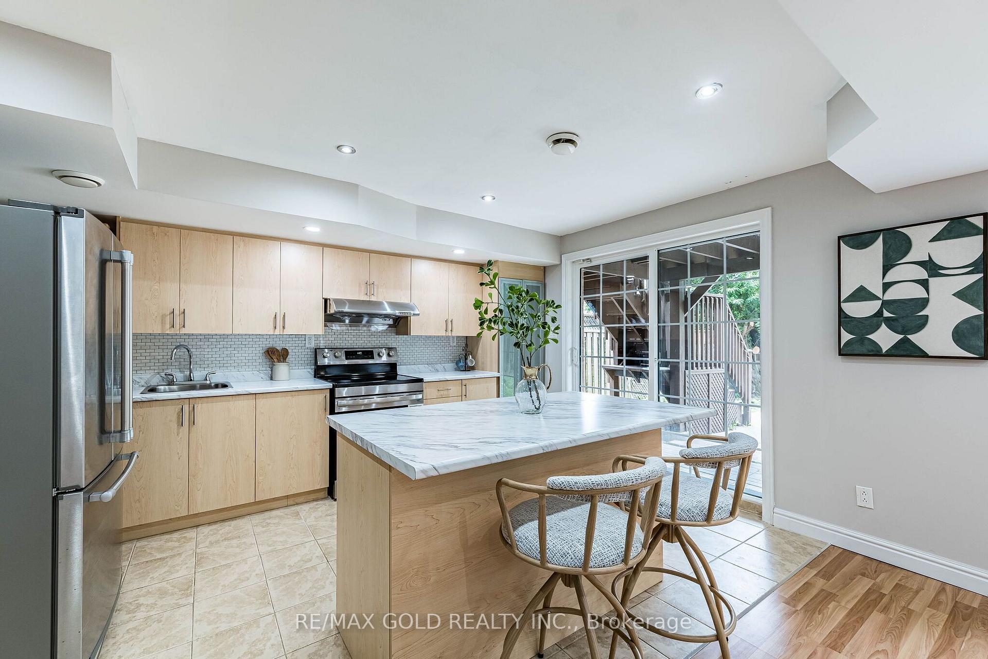 Photo 37 of 52 Moldovan Drive, Brampton, Sandringham-Wellington — HOMEH
