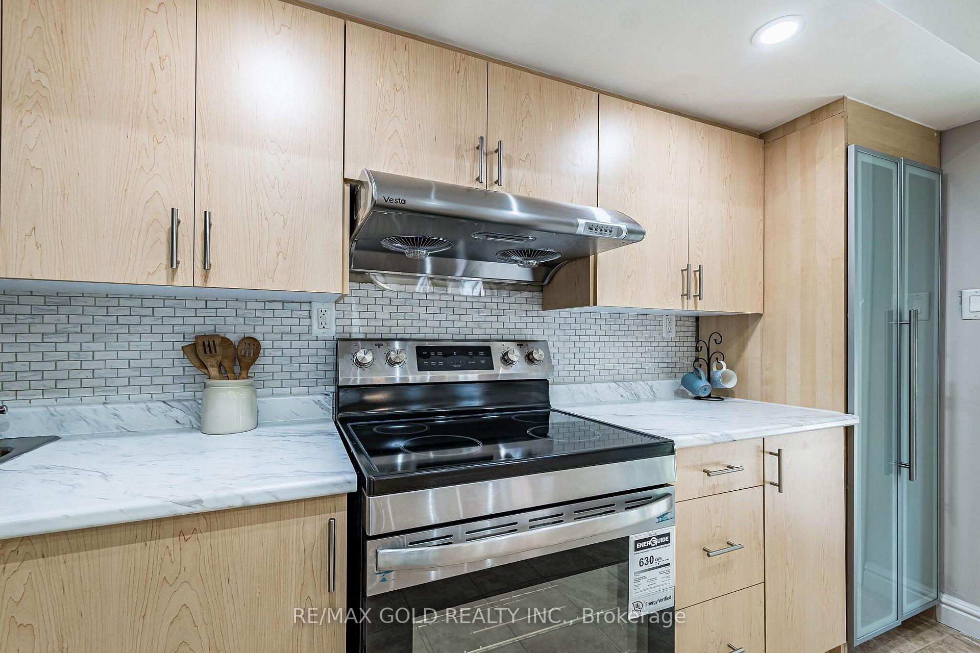 Photo 39 of 52 Moldovan Drive, Brampton, Sandringham-Wellington — HOMEH