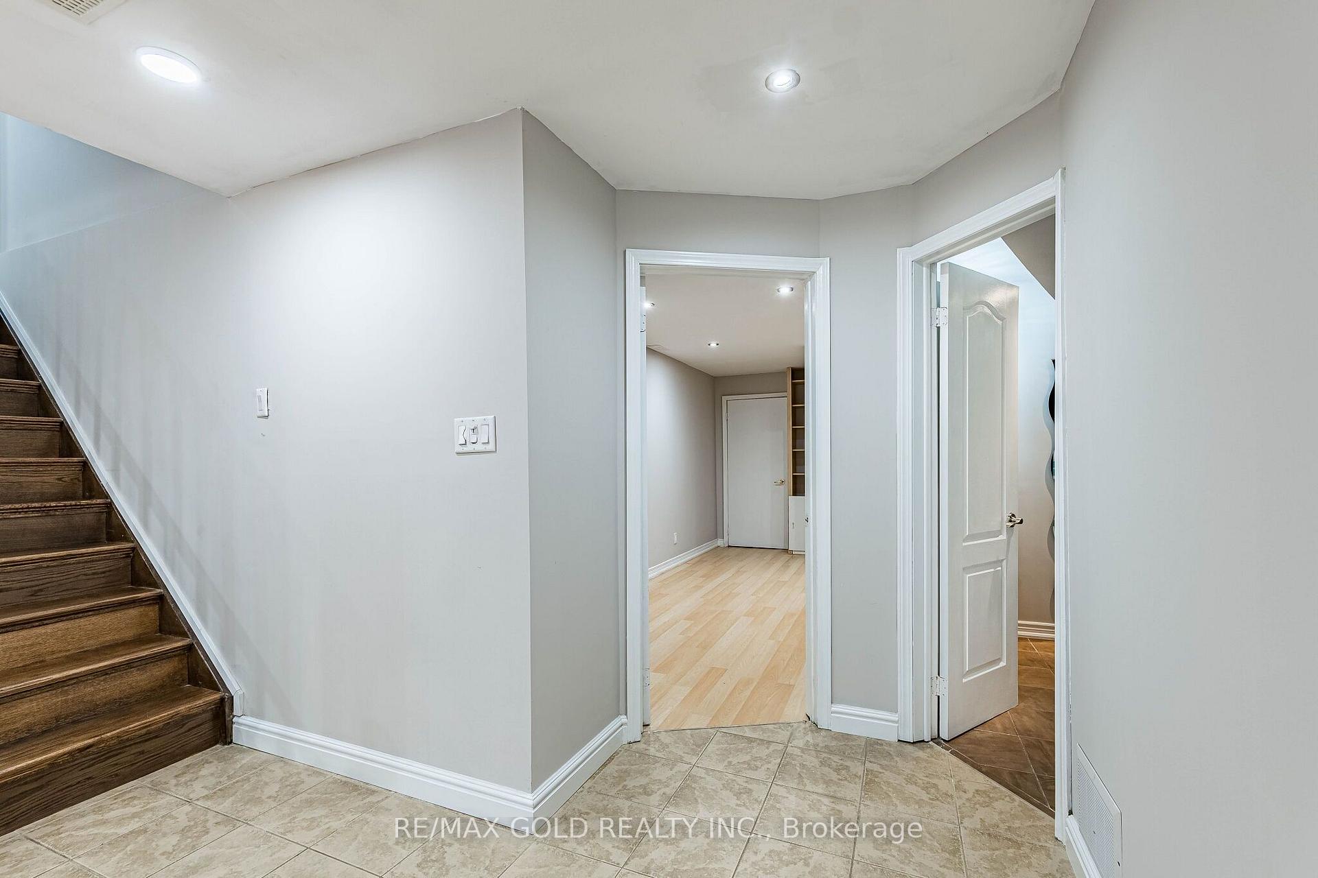 Photo 41 of 52 Moldovan Drive, Brampton, Sandringham-Wellington — HOMEH