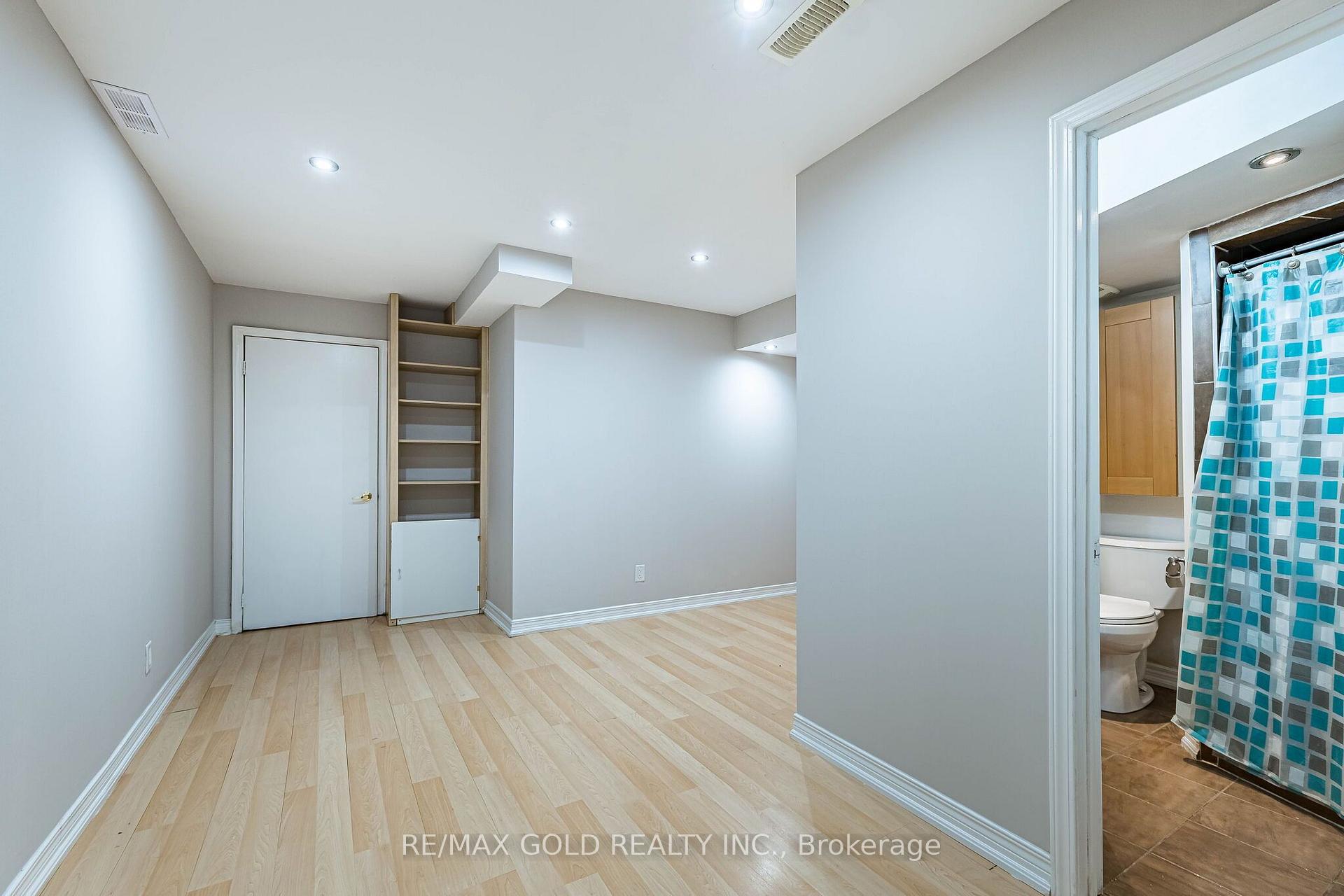 Photo 42 of 52 Moldovan Drive, Brampton, Sandringham-Wellington — HOMEH