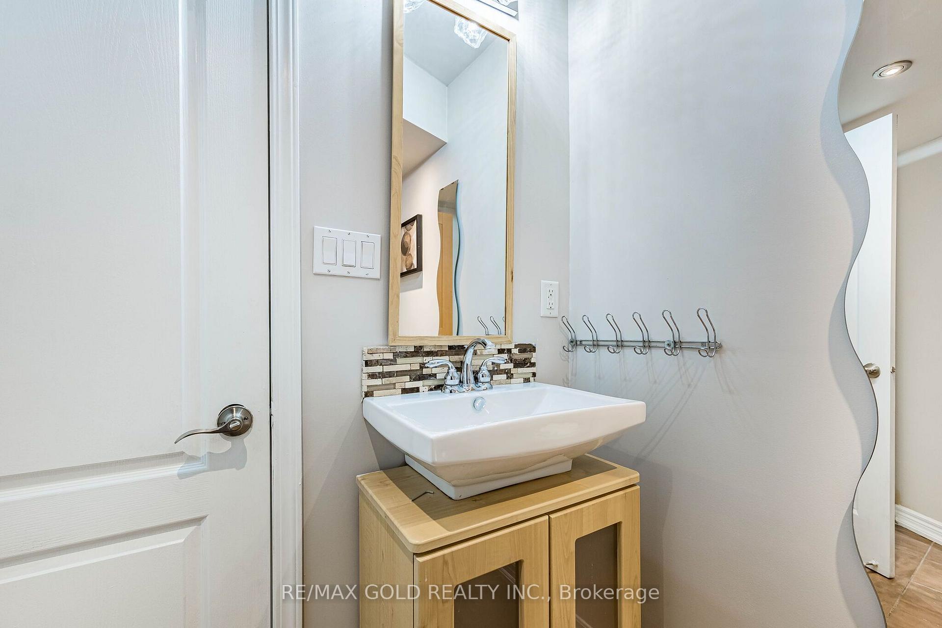 Photo 44 of 52 Moldovan Drive, Brampton, Sandringham-Wellington — HOMEH