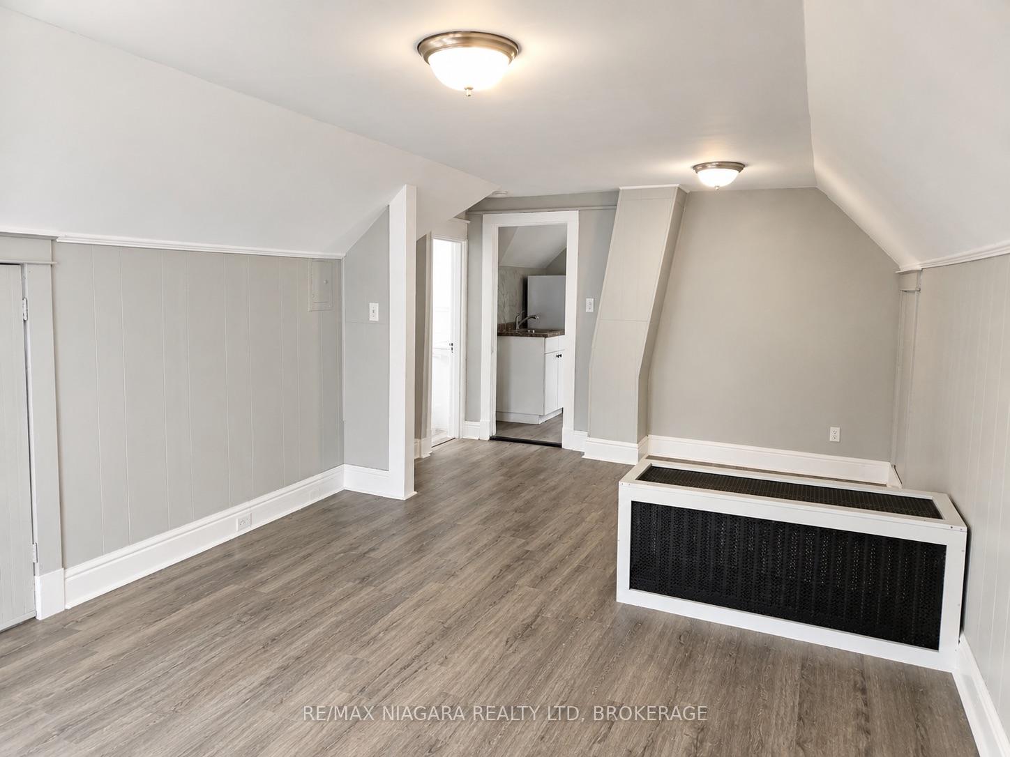 Photo 4 of Unit 3, 23 Avenue Place, Welland, Welland Downtown — HOMEH
