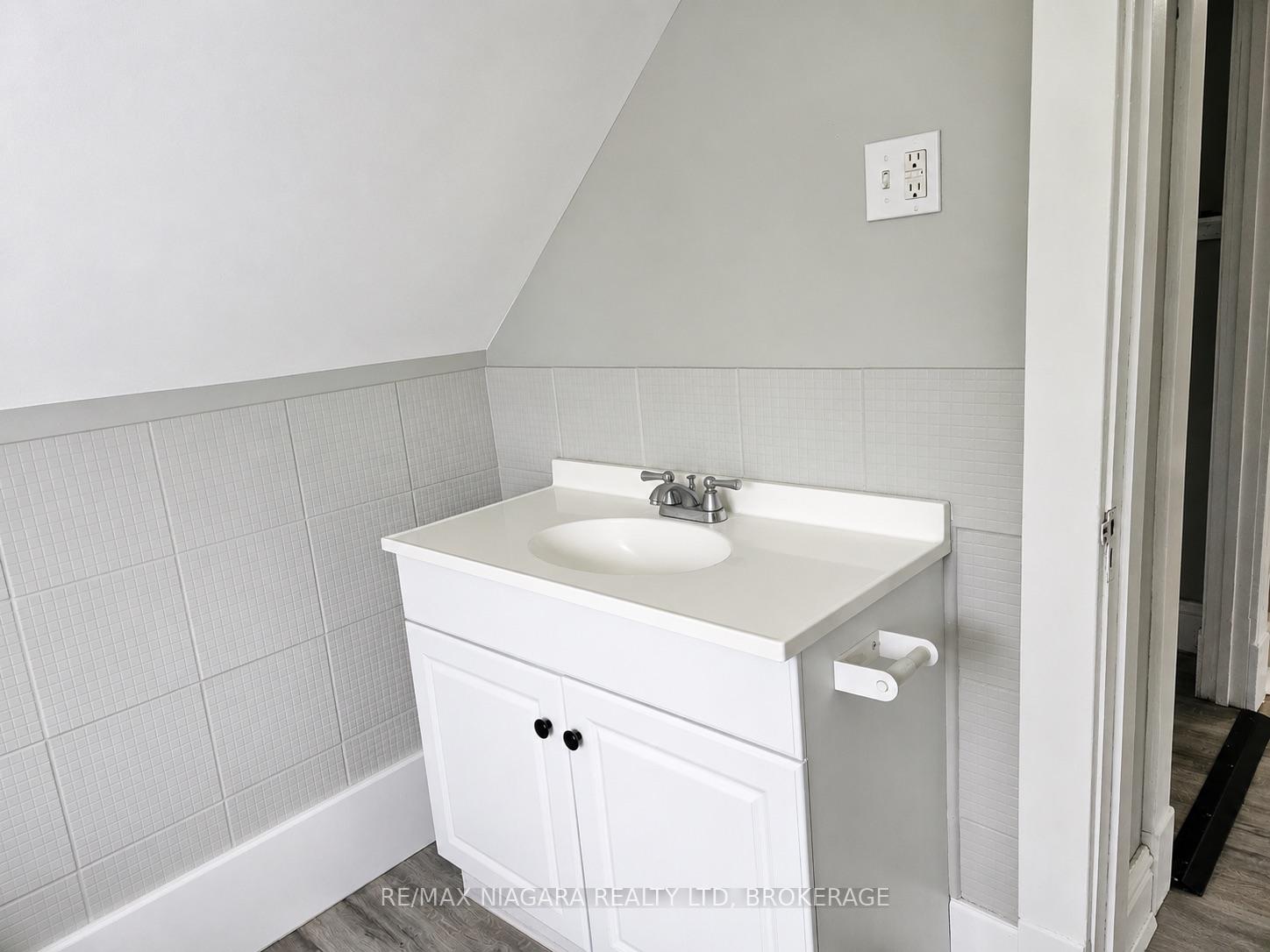 Photo 7 of Unit 3, 23 Avenue Place, Welland, Welland Downtown — HOMEH