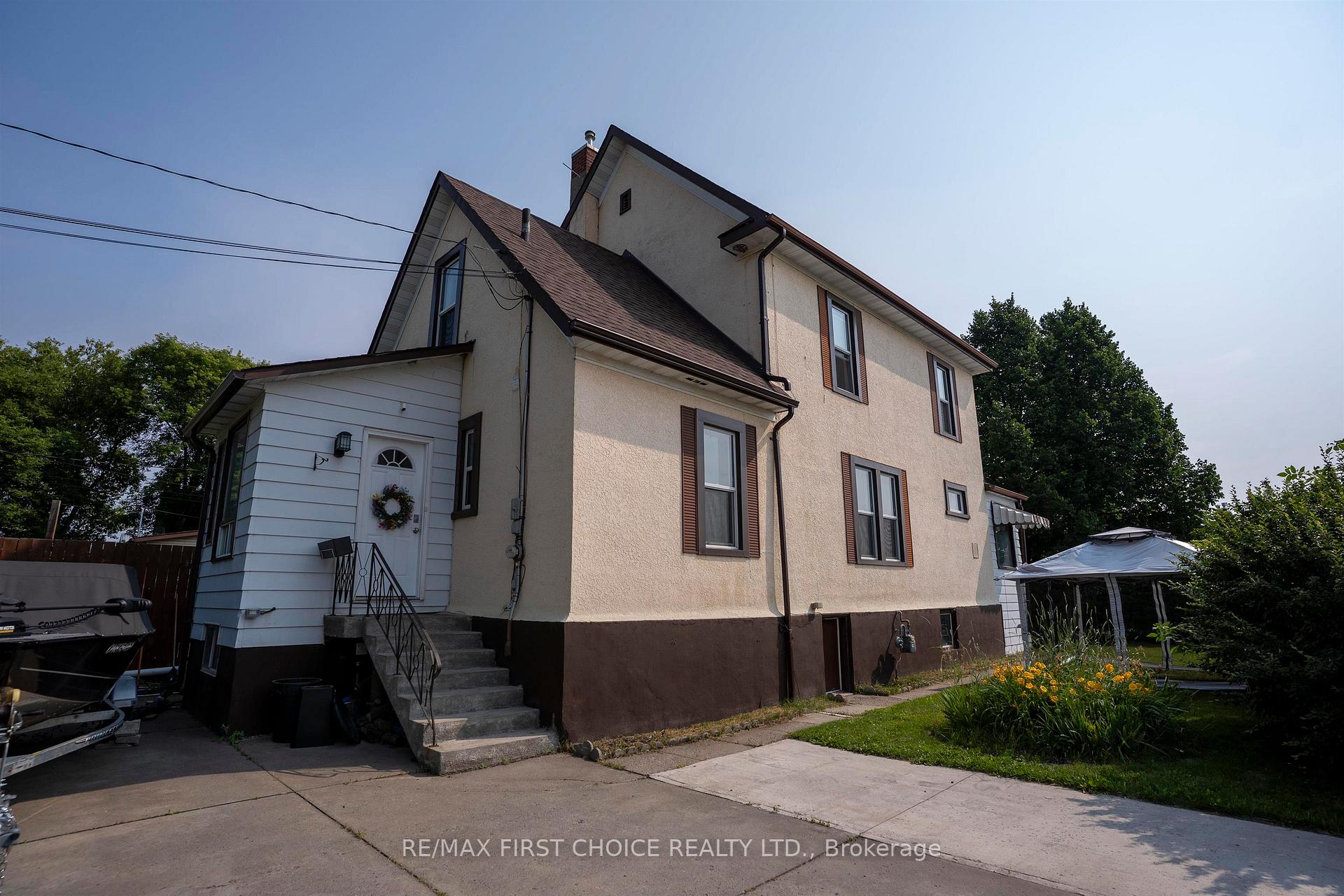 Photo 2 of 503 Prince Arthur Boulevard, Thunder Bay, East End — HOMEH