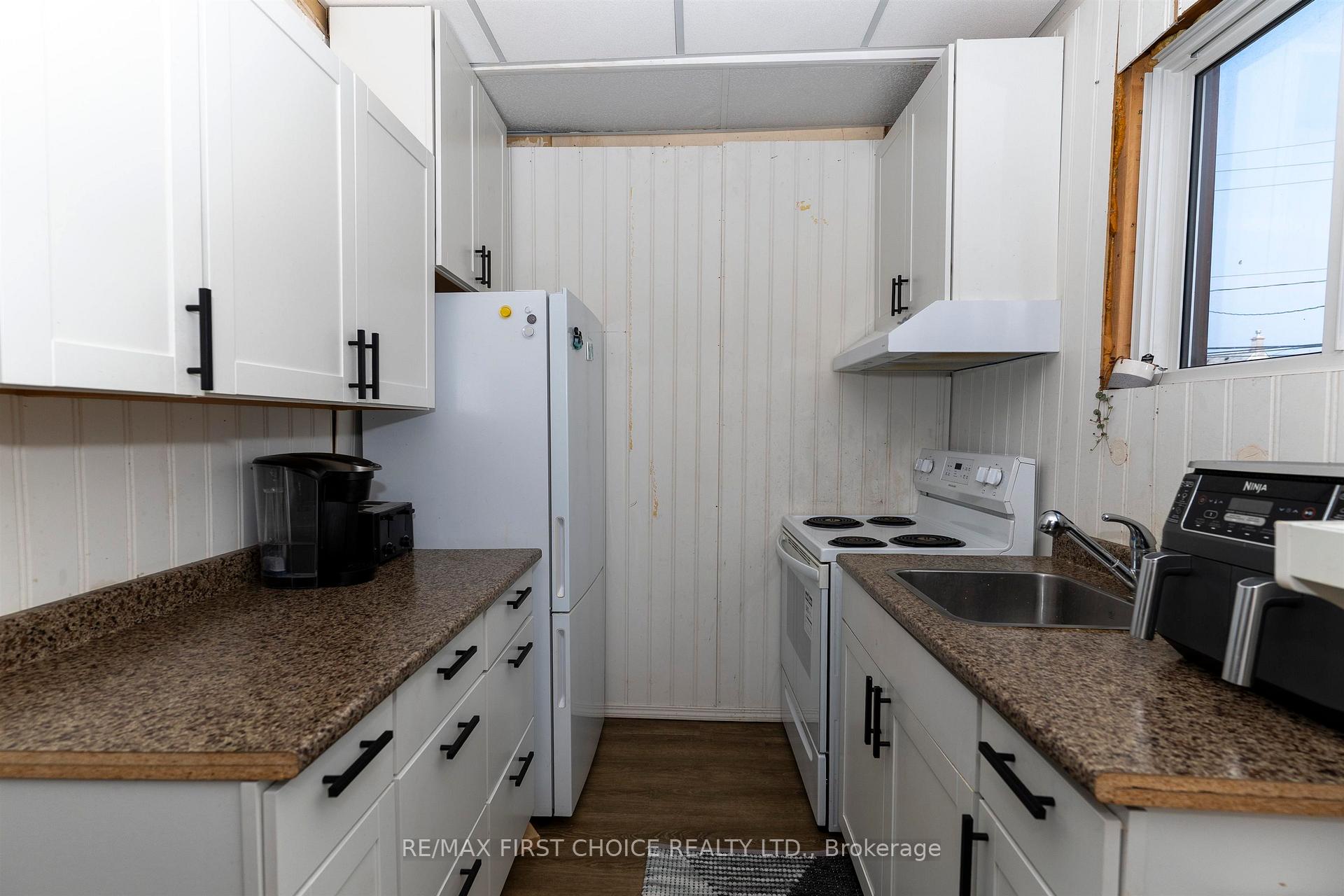 Photo 3 of 503 Prince Arthur Boulevard, Thunder Bay, East End — HOMEH