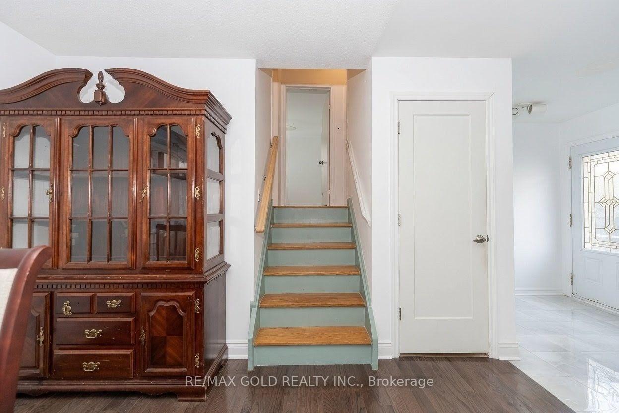 Photo 4 of 63 Newstead Crescent, Brampton, Madoc — HOMEH