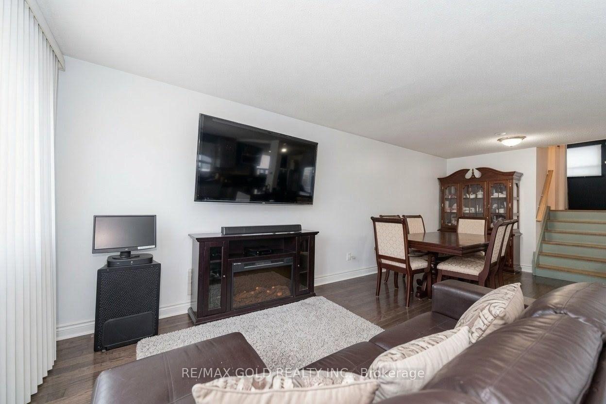 Photo 5 of 63 Newstead Crescent, Brampton, Madoc — HOMEH