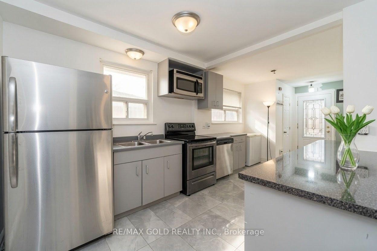 Photo 10 of 63 Newstead Crescent, Brampton, Madoc — HOMEH