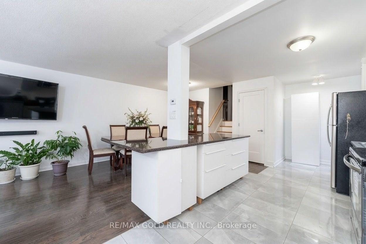 Photo 11 of 63 Newstead Crescent, Brampton, Madoc — HOMEH