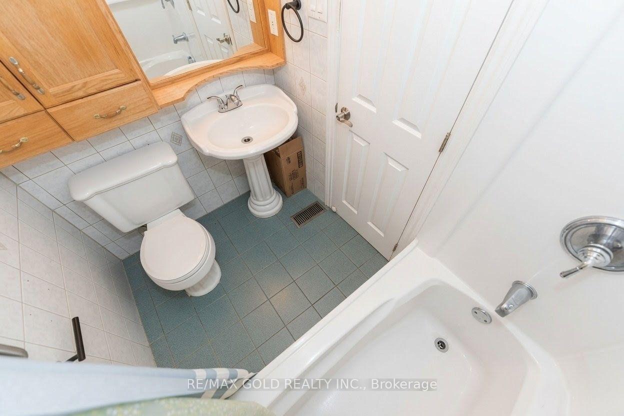 Photo 18 of 63 Newstead Crescent, Brampton, Madoc — HOMEH