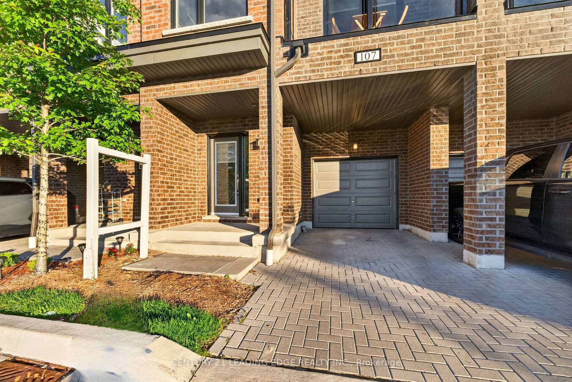 Photo 2 of 1865 Pickering Parkway, Pickering, Village East — HOMEH