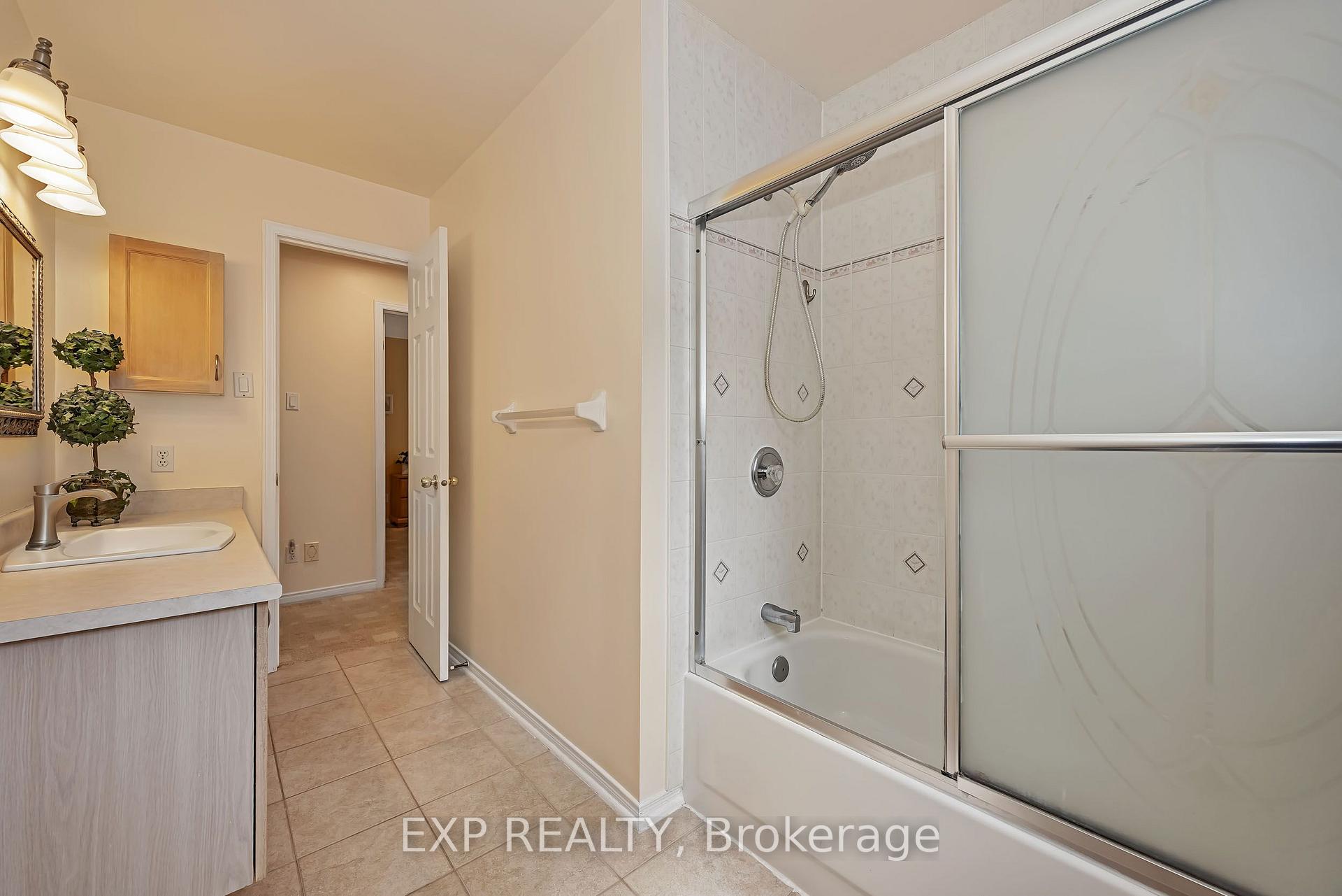Photo 28 of 2158 Gardenway Drive, Ottawa, Fallingbrook/Gardenway South — HOMEH