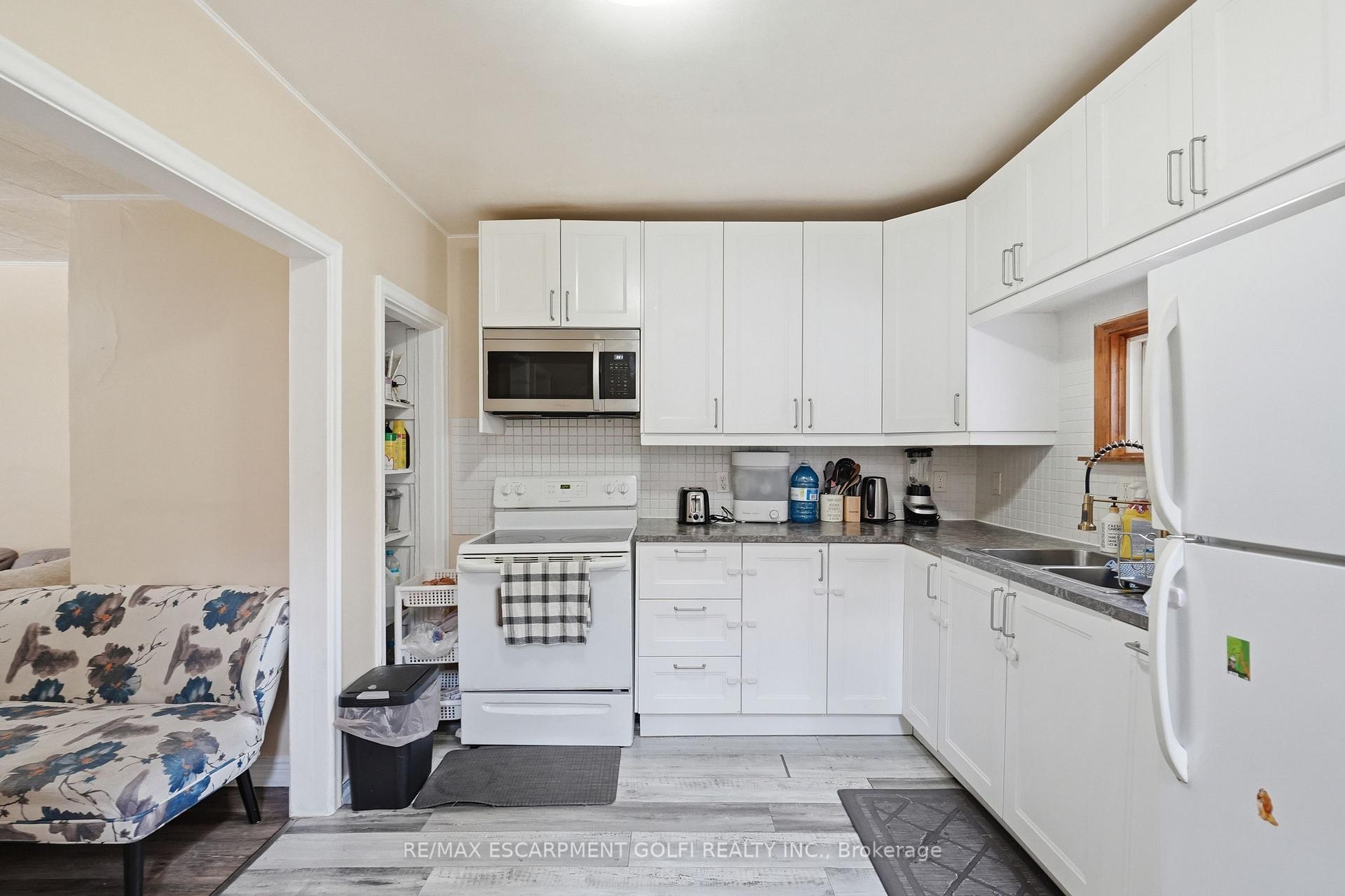 Photo 10 of 100 Chestnut Avenue, Hamilton, Gibson — HOMEH