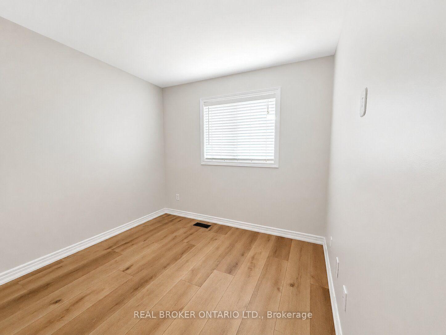 Photo 15 of 204 Springstead Avenue, Hamilton, Winona Park — HOMEH