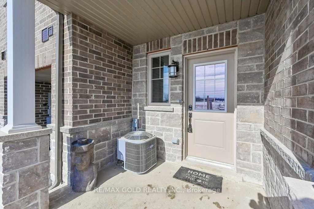 Photo 3 of 5 Pim Lane, Hamilton, Ancaster — HOMEH
