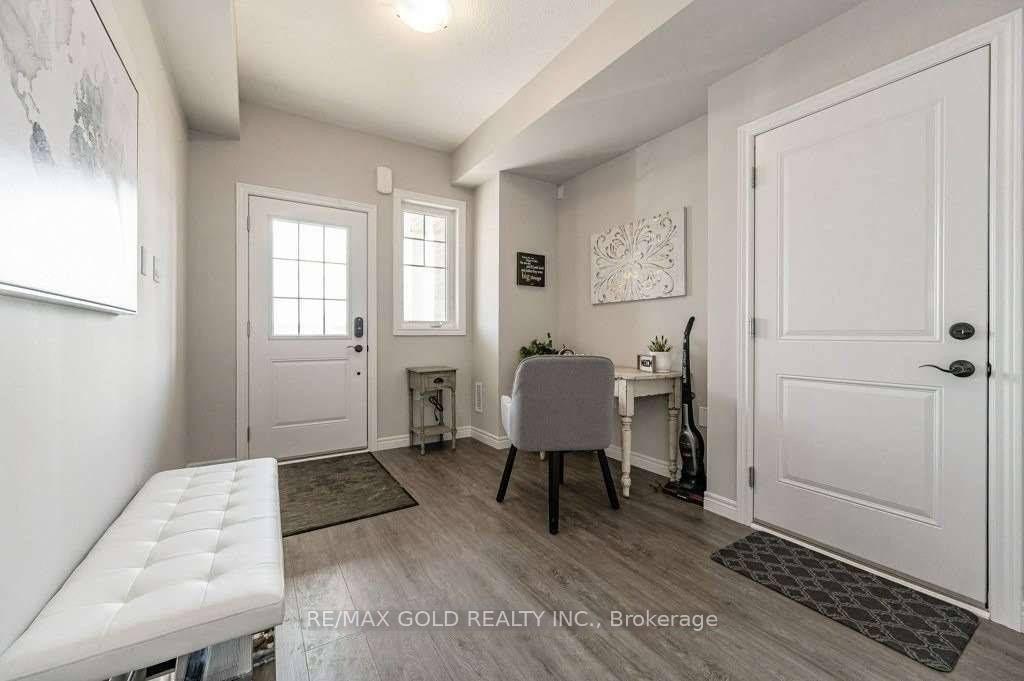 Photo 4 of 5 Pim Lane, Hamilton, Ancaster — HOMEH