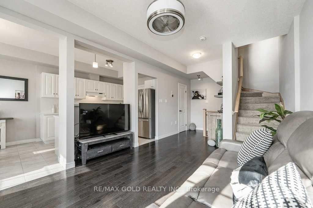Photo 8 of 5 Pim Lane, Hamilton, Ancaster — HOMEH