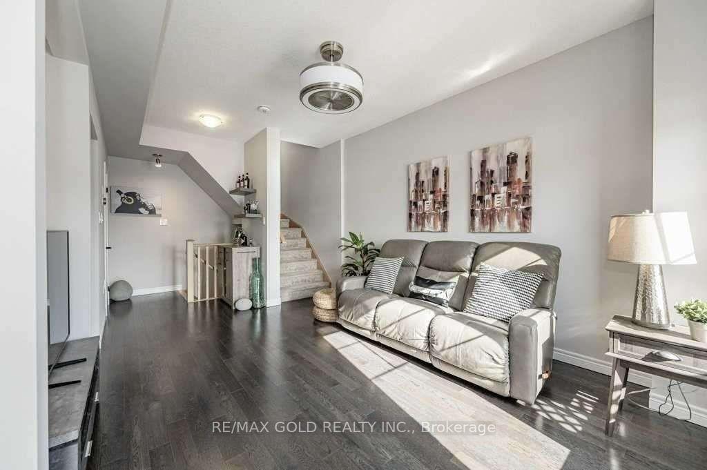 Photo 9 of 5 Pim Lane, Hamilton, Ancaster — HOMEH