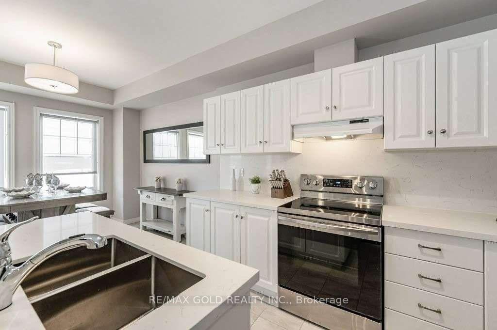 Photo 10 of 5 Pim Lane, Hamilton, Ancaster — HOMEH
