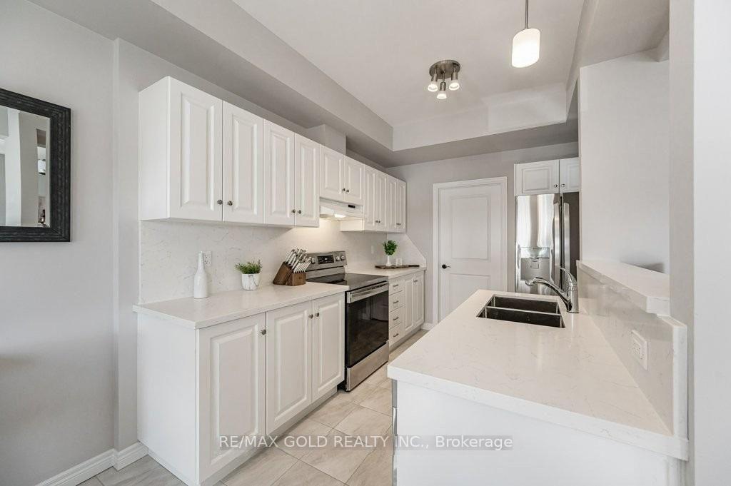 Photo 13 of 5 Pim Lane, Hamilton, Ancaster — HOMEH