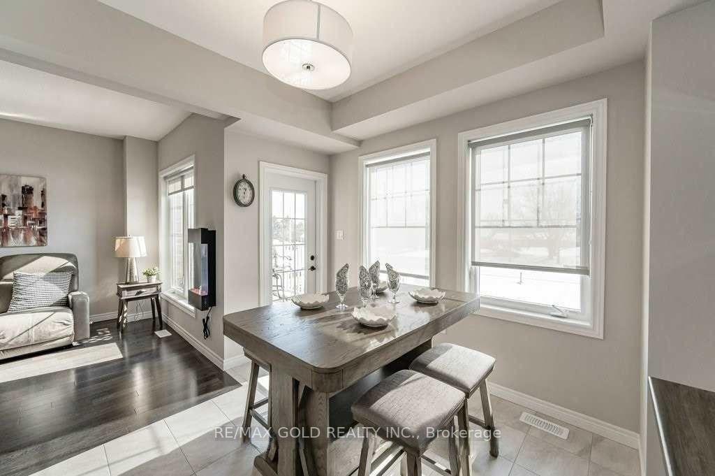 Photo 15 of 5 Pim Lane, Hamilton, Ancaster — HOMEH