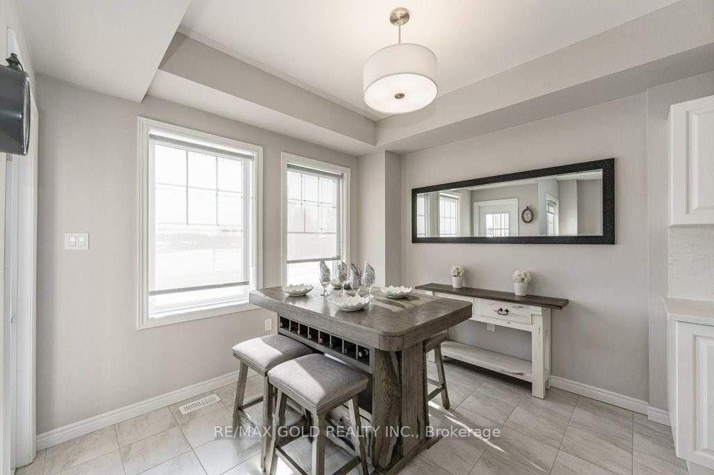 Photo 17 of 5 Pim Lane, Hamilton, Ancaster — HOMEH